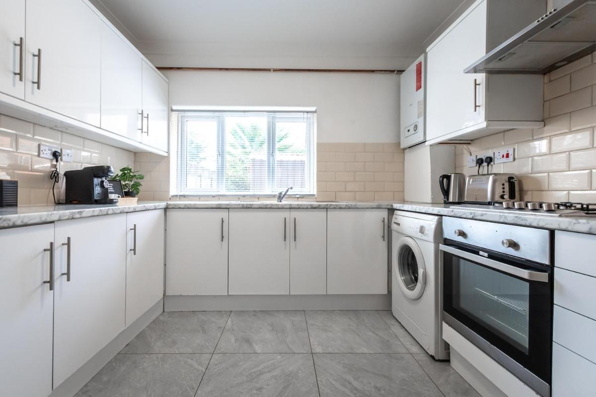 Modern 2-bedroom In A Converted Near Centre Holiday home *