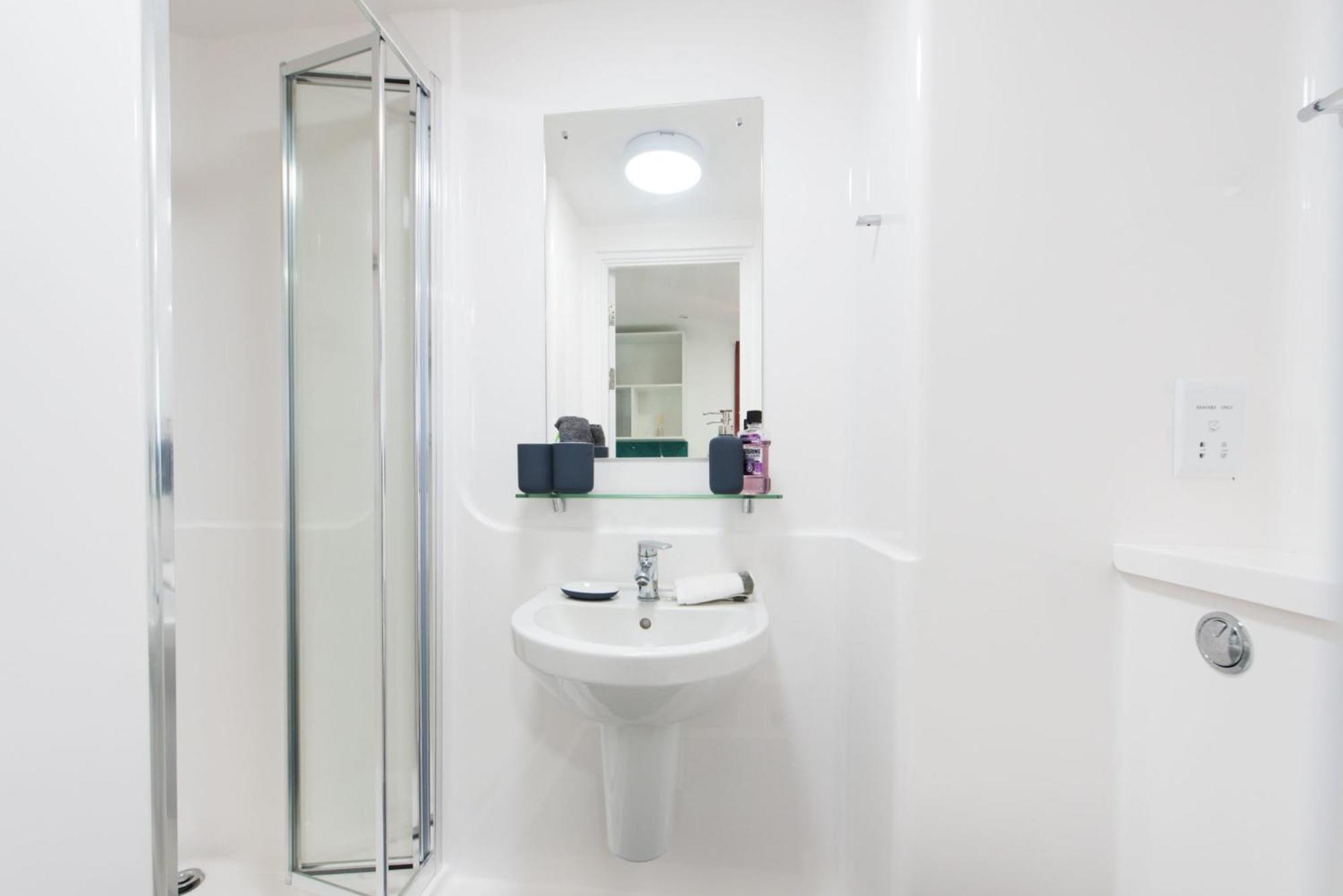 Stylish And Private Ensuite At Vincent Place For Students Only *