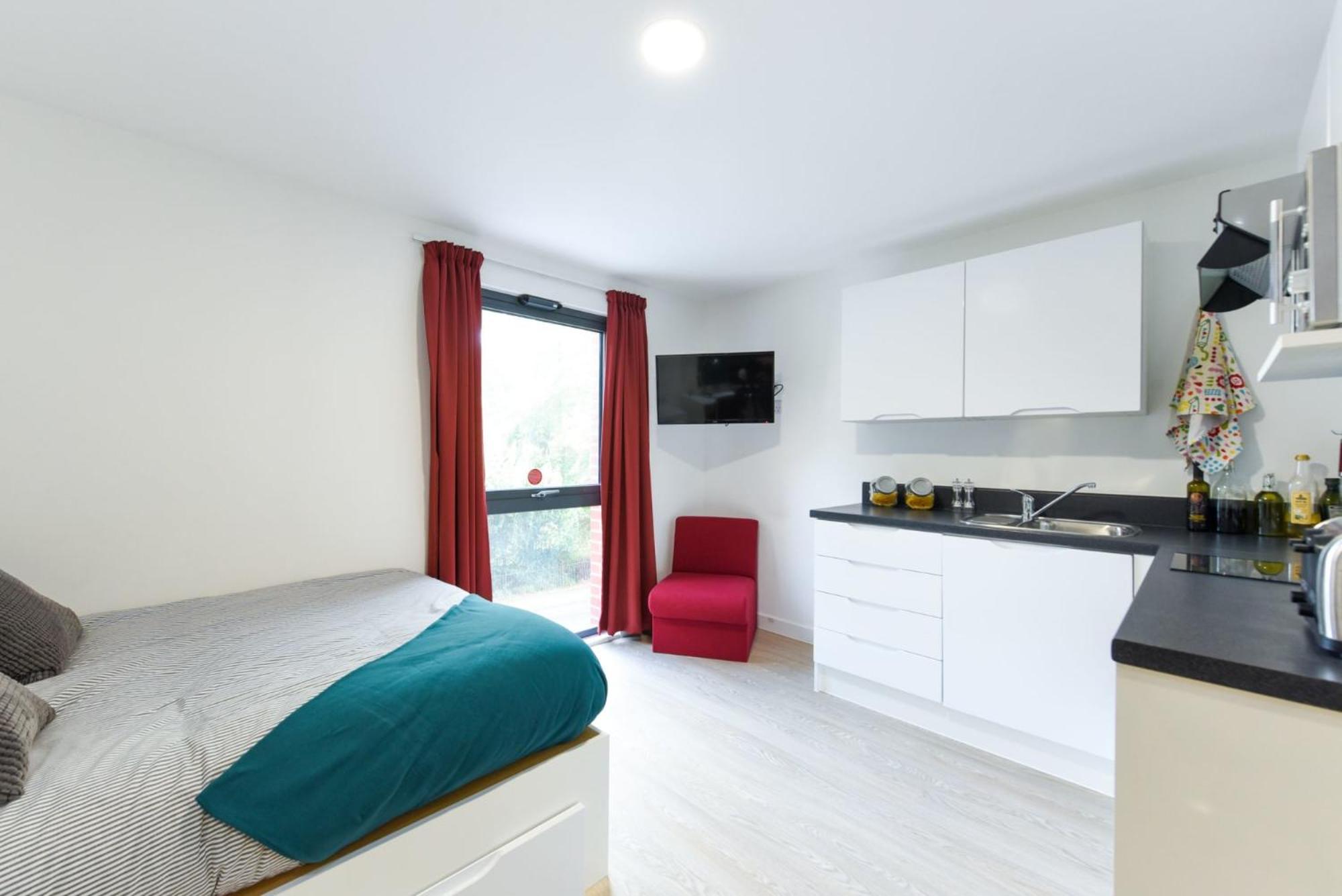 Stylish And Private Ensuite At Vincent Place For Students Only *
