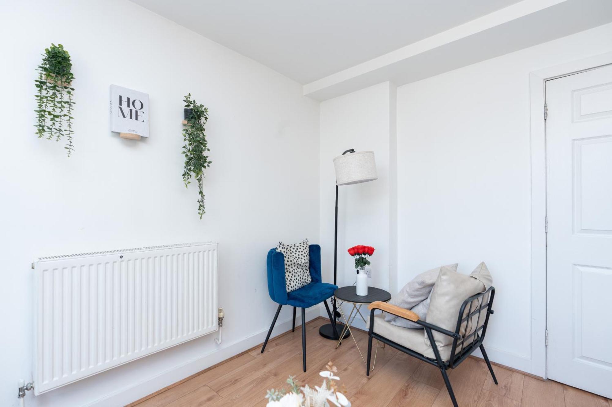 Cozy 2 Bed In Centre-free Parking Apartment