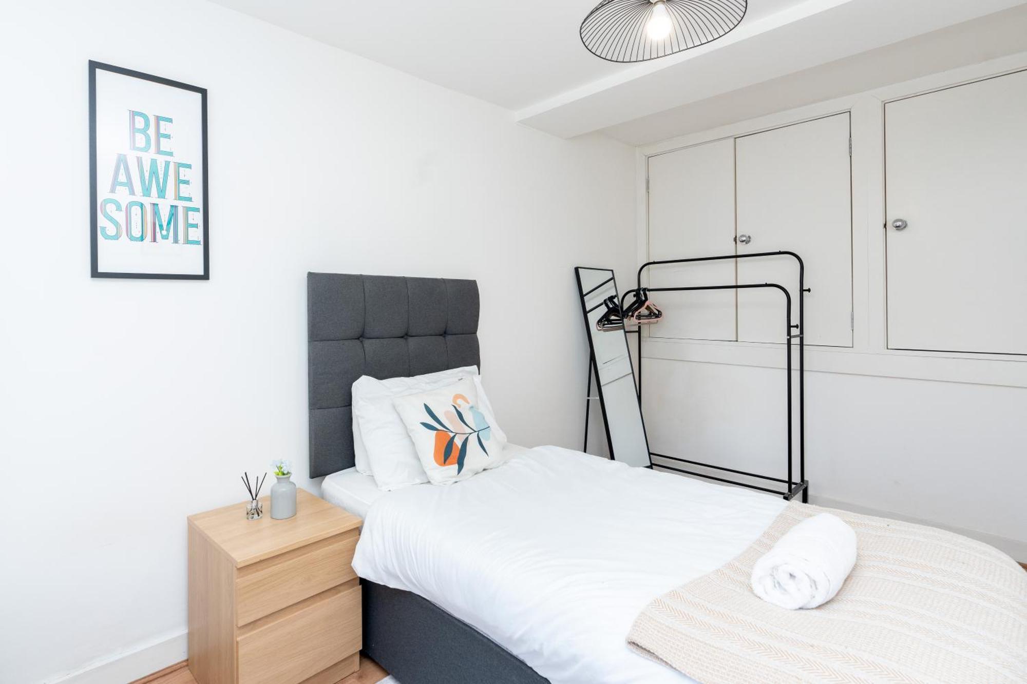 Cozy 2 Bed In Centre-free Parking *