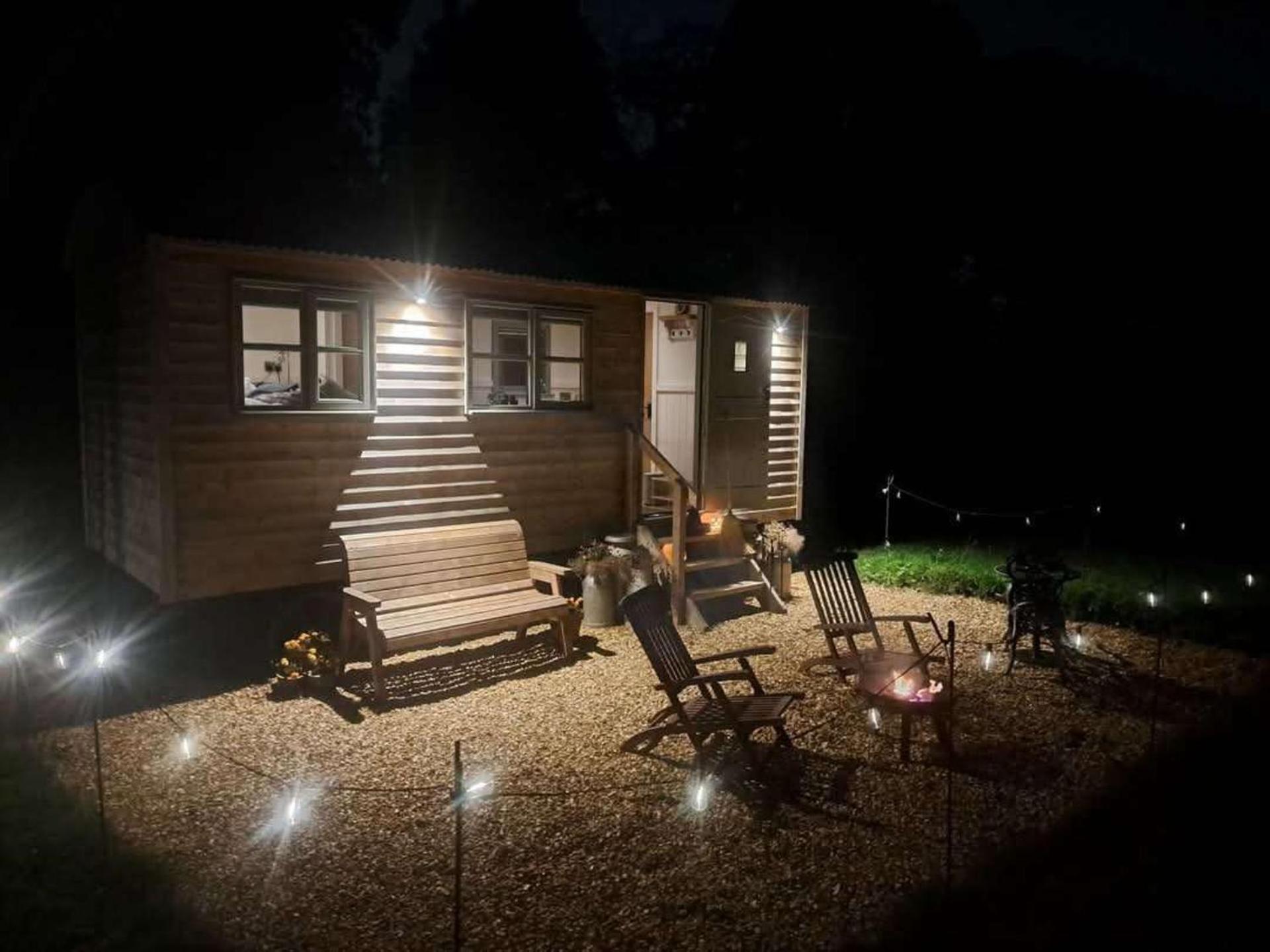 Luxury Shepherds Hut Set In A Countryside Setting Holiday home *