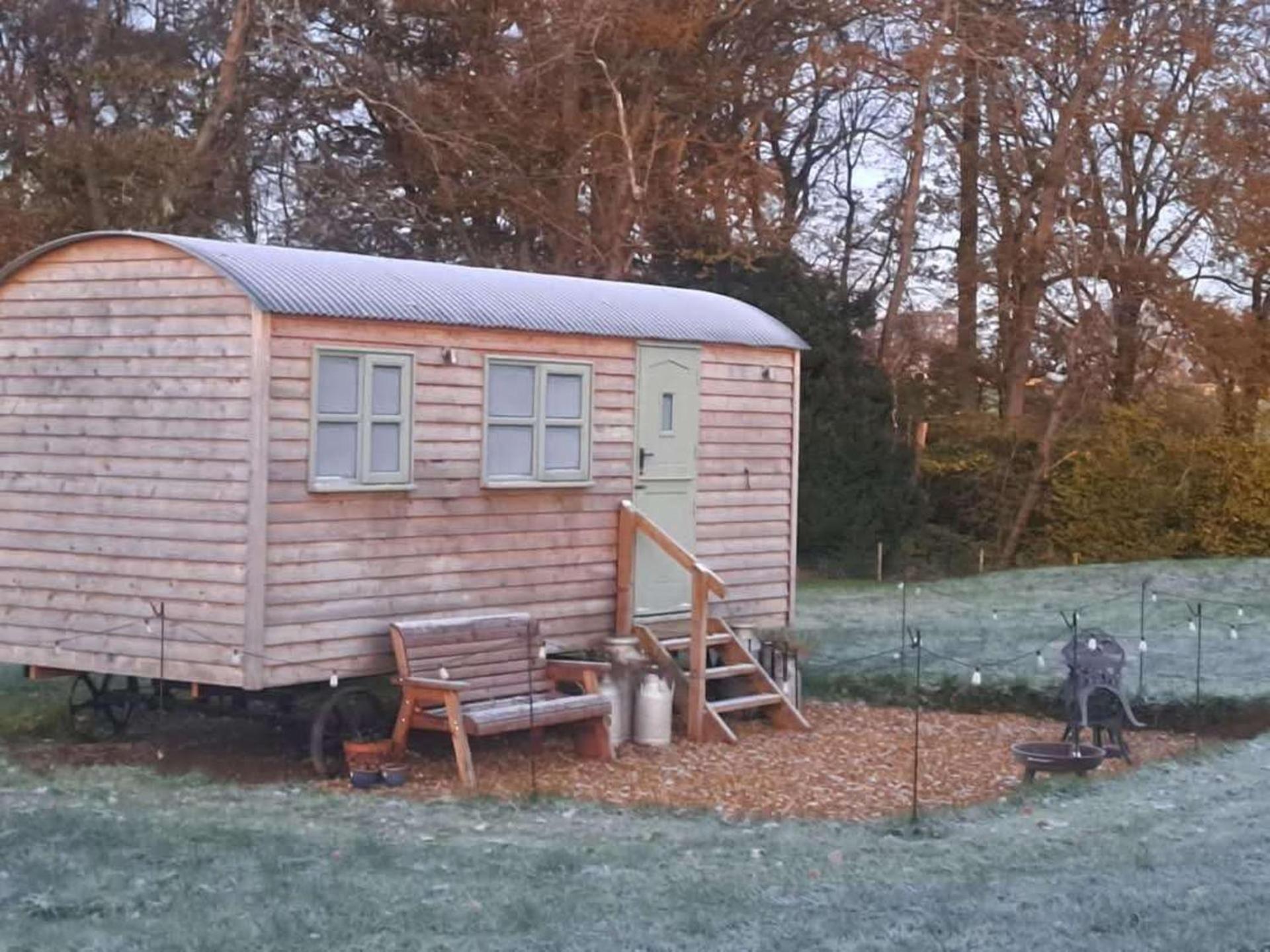 Luxury Shepherds Hut Set In A Countryside Setting Holiday home Southampton