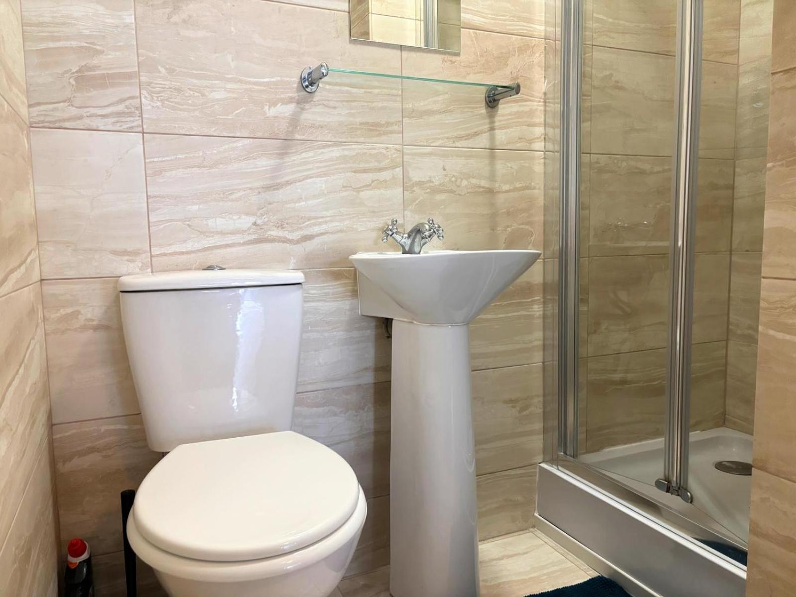 Shirley Apartments, Cozy Studio, Self Check In, 10 Min Drive To City Centre, Walking To Redbridge Train Station *
