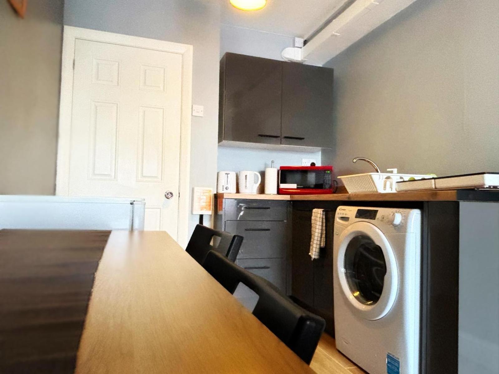 Shirley Apartments, Cozy Studio, Self Check In, 10 Min Drive To City Centre, Walking To Redbridge Train Station Southampton