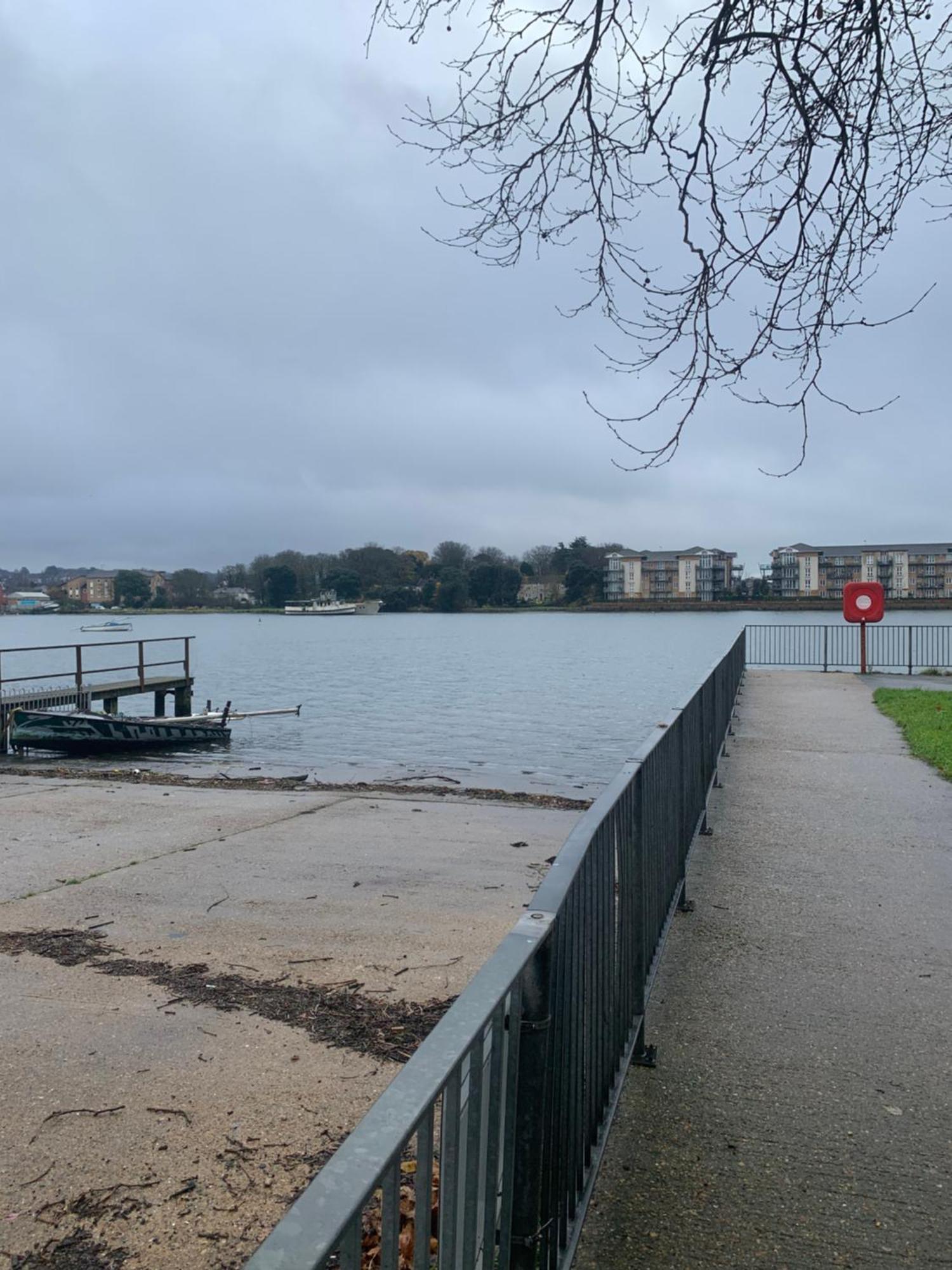 Stylish 2 Bed Riverside House, 2 Kingsize Beds, Free Parking Holiday home Southampton