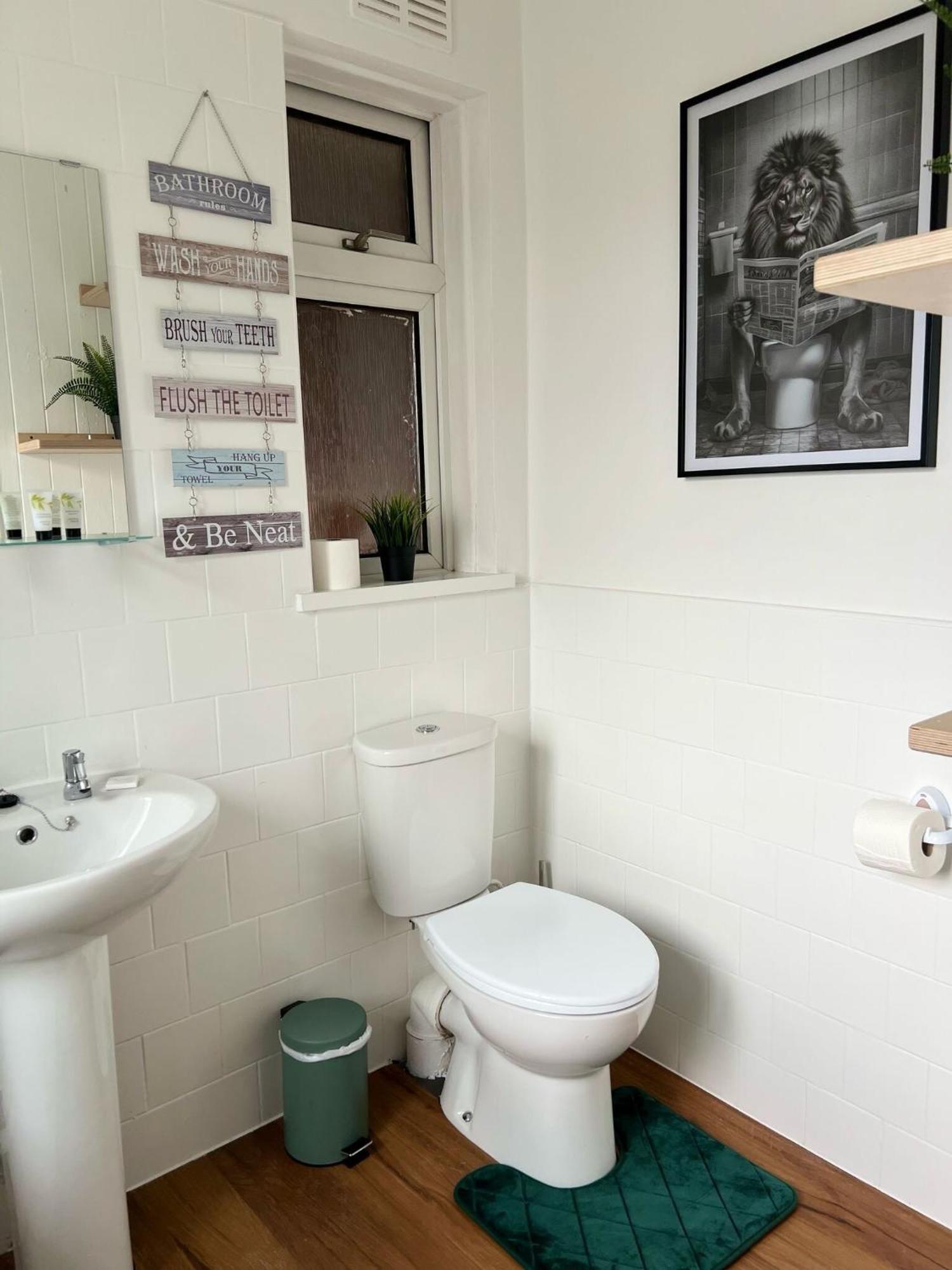 Holiday home Hospital Convenience - 3 Bed House, Driveway Parking, High Speed Wifi Southampton