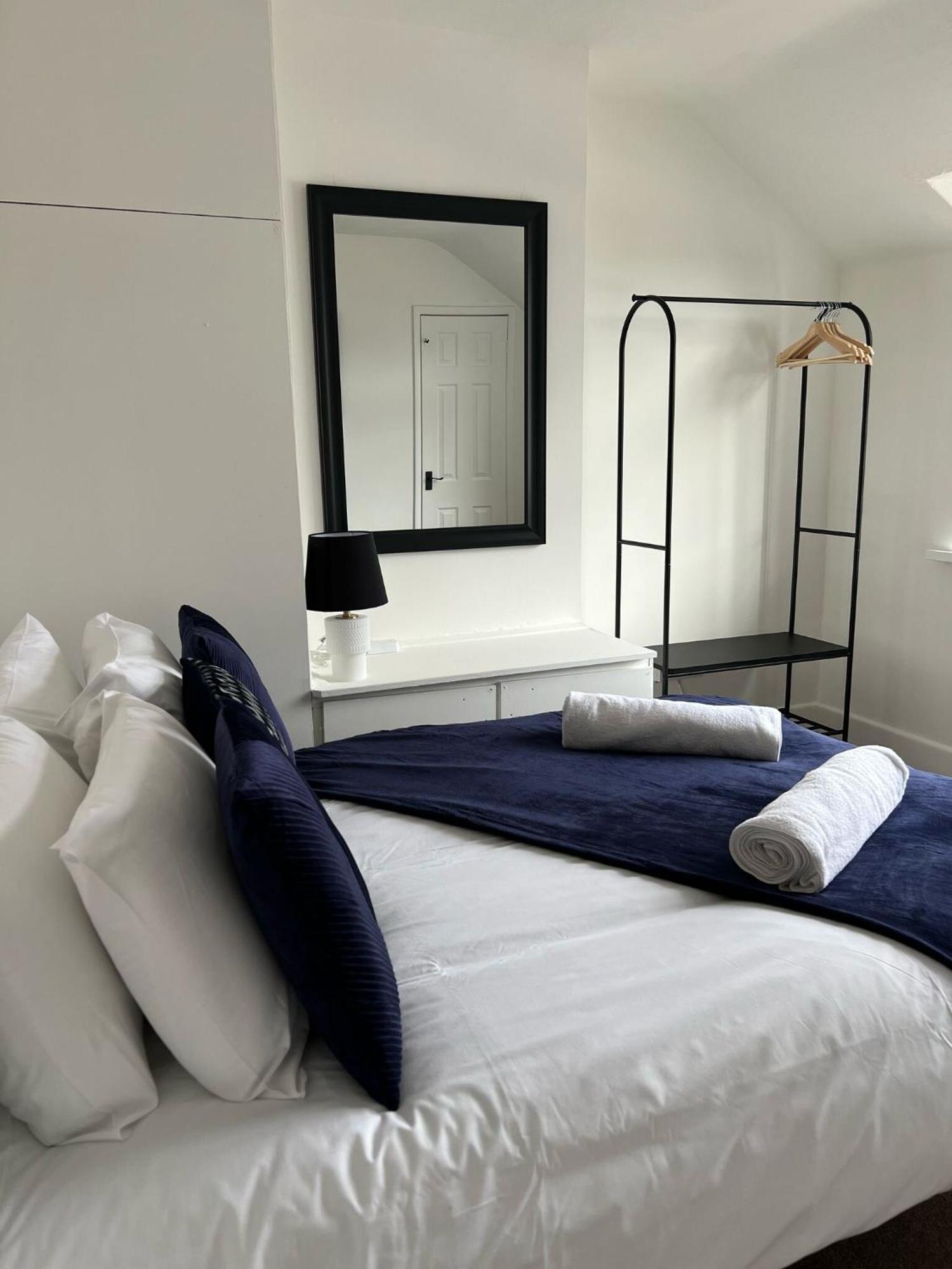 Hospital Convenience - 3 Bed House, Driveway Parking, High Speed Wifi Holiday home Southampton