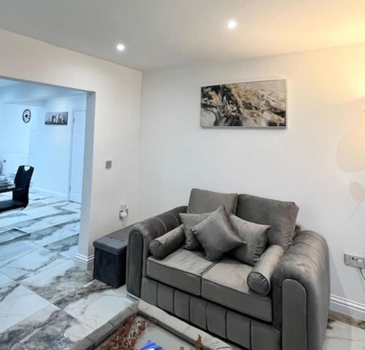 Holiday home Luxury And Spacious 3 Bedroom In *