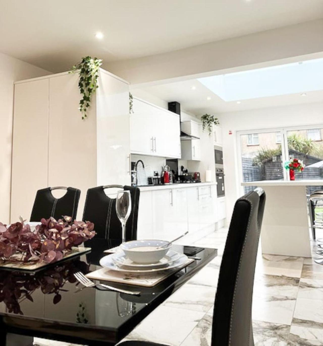 Luxury And Spacious 3 Bedroom In Holiday home Southampton