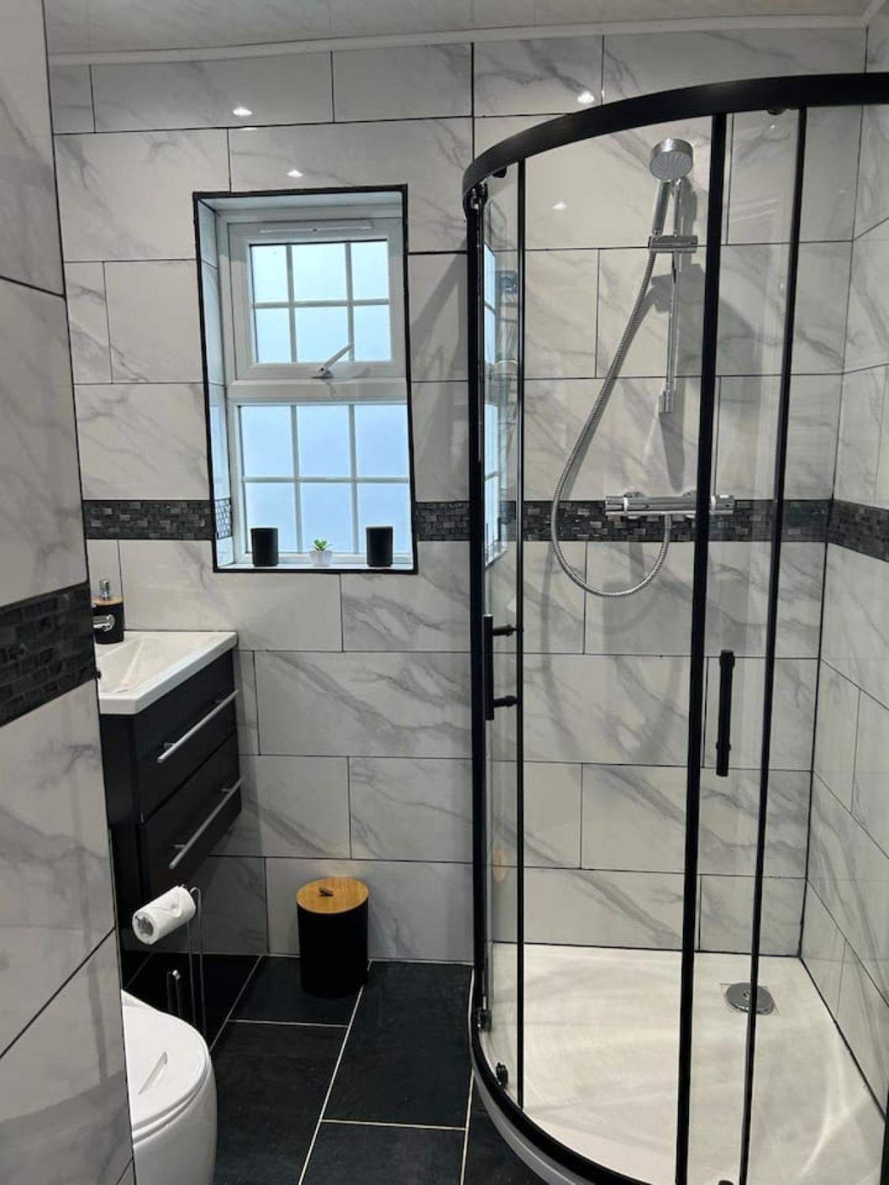 Luxury And Spacious 3 Bedroom In