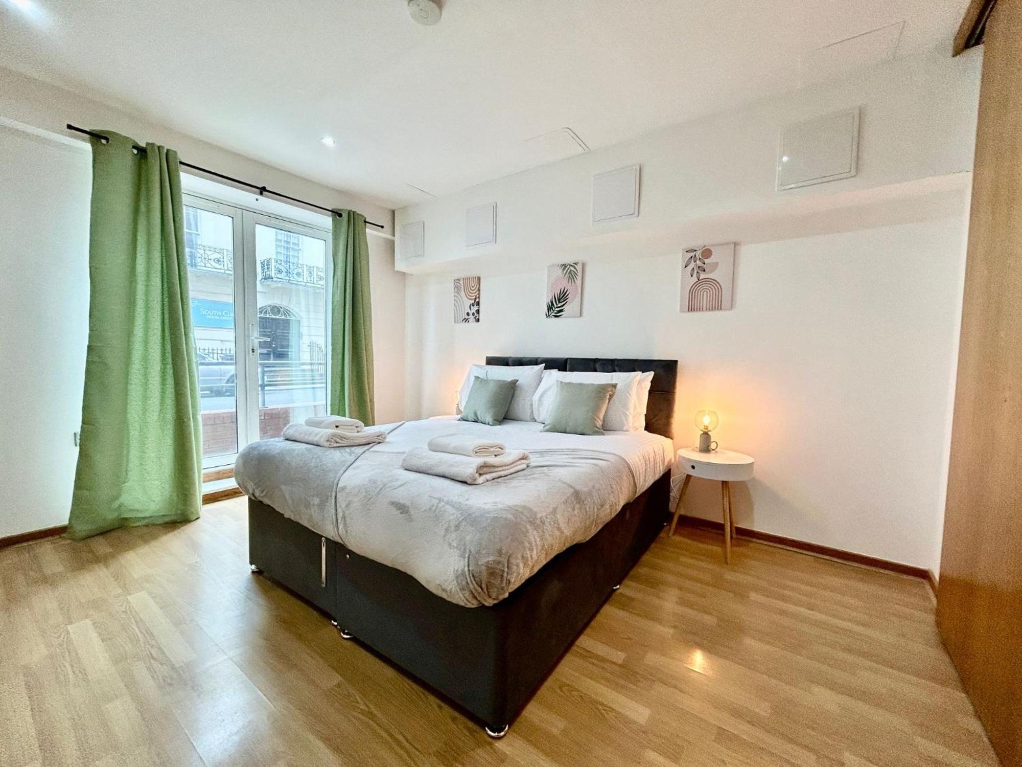 Centre Apartment, Nr West Quay, Free Parking
