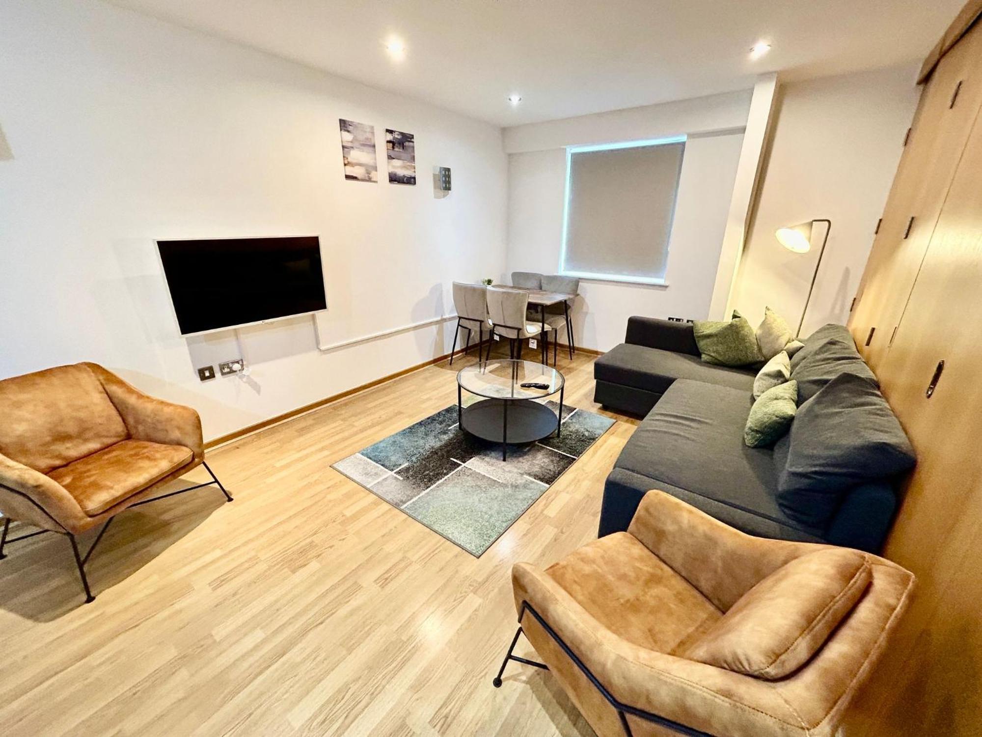 Apartment Centre Apartment, Nr West Quay, Free Parking *