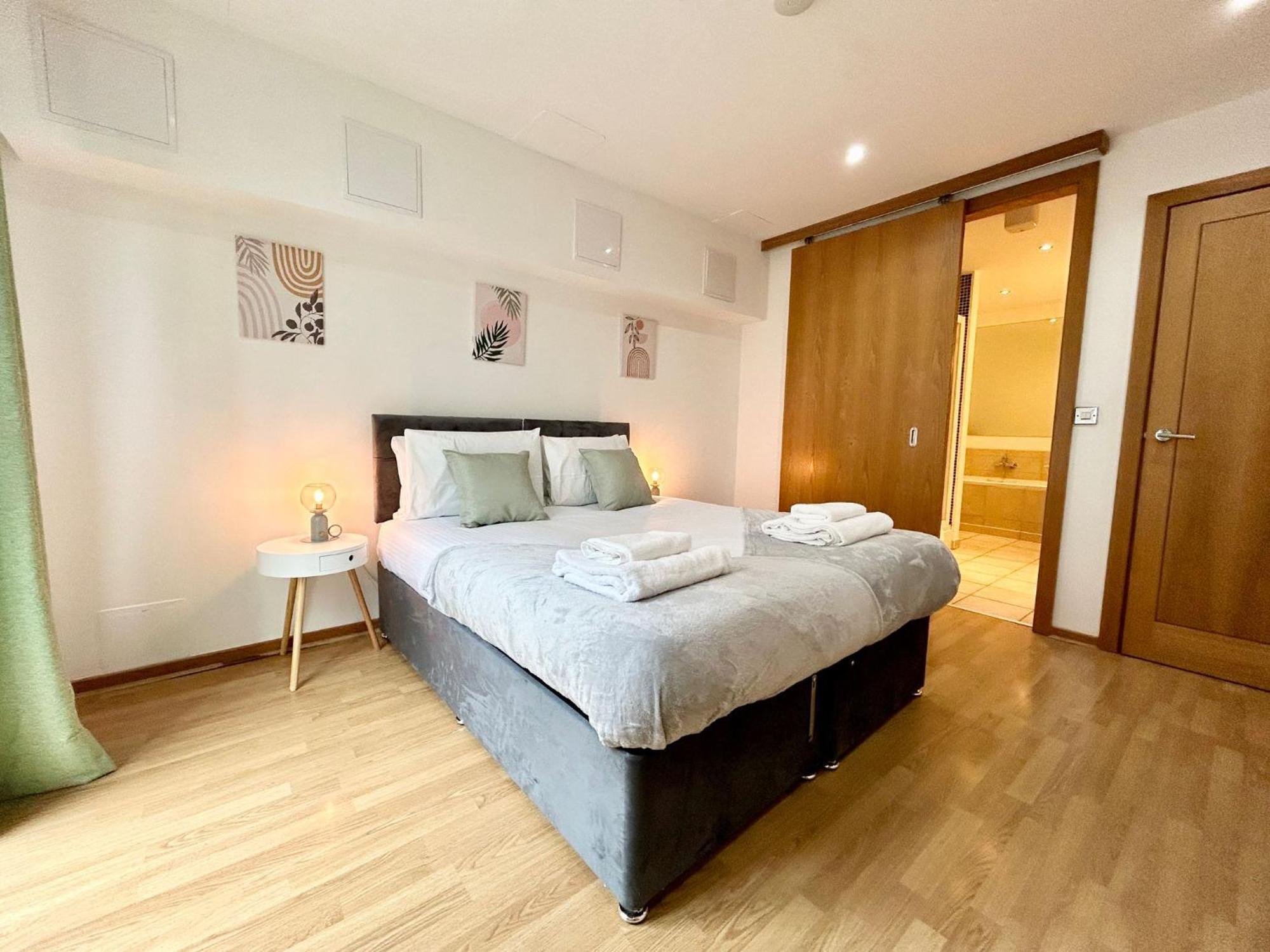 Apartment Centre Apartment, Nr West Quay, Free Parking