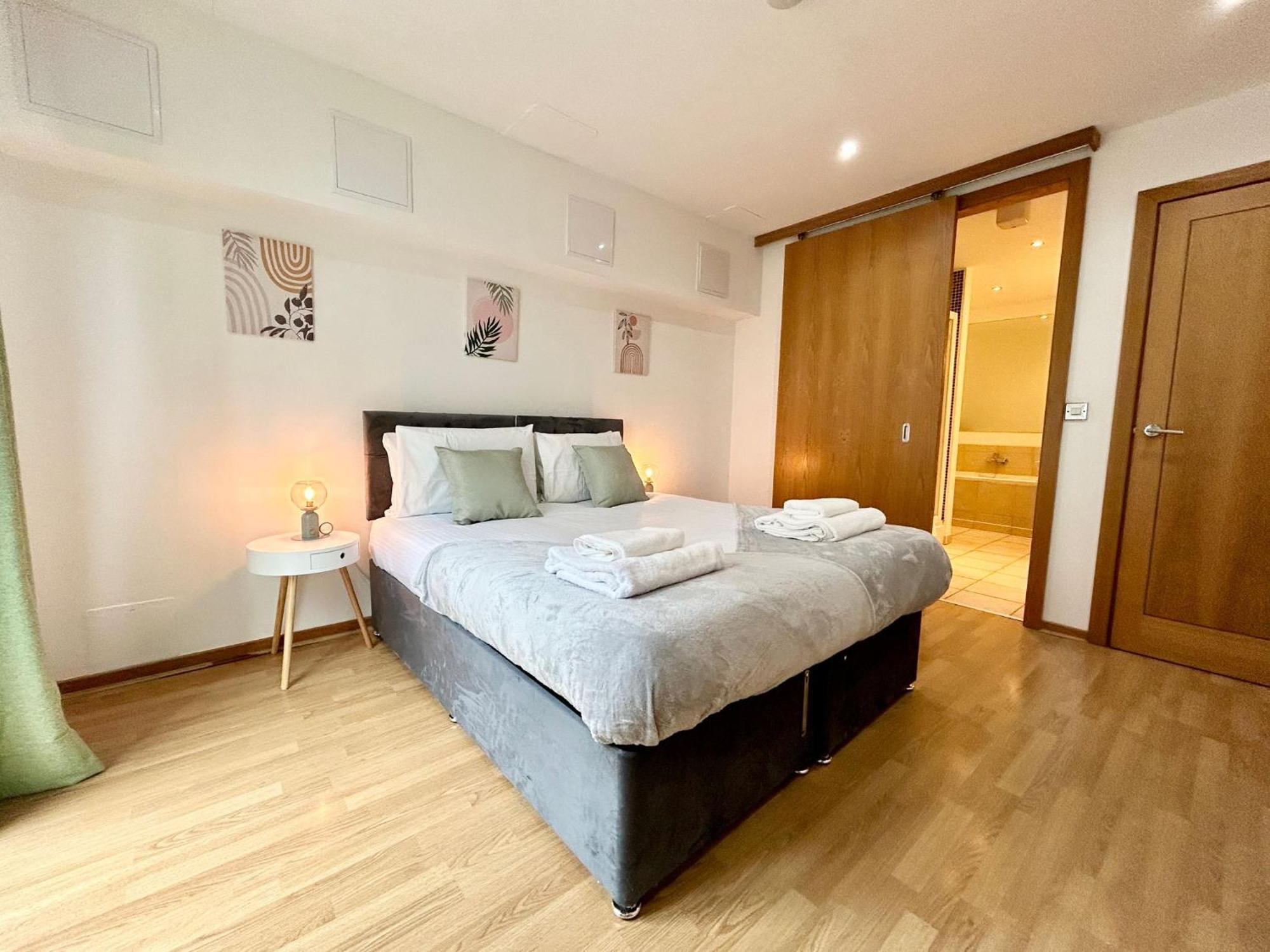 Centre Apartment, Nr West Quay, Free Parking