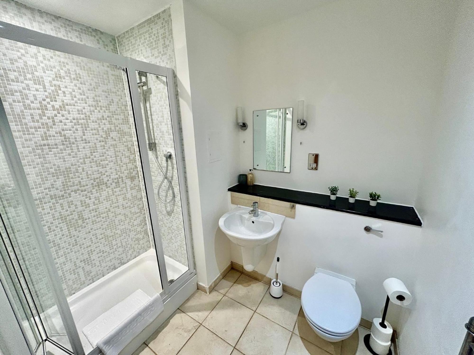 Centre Apartment, Nr West Quay, Free Parking *