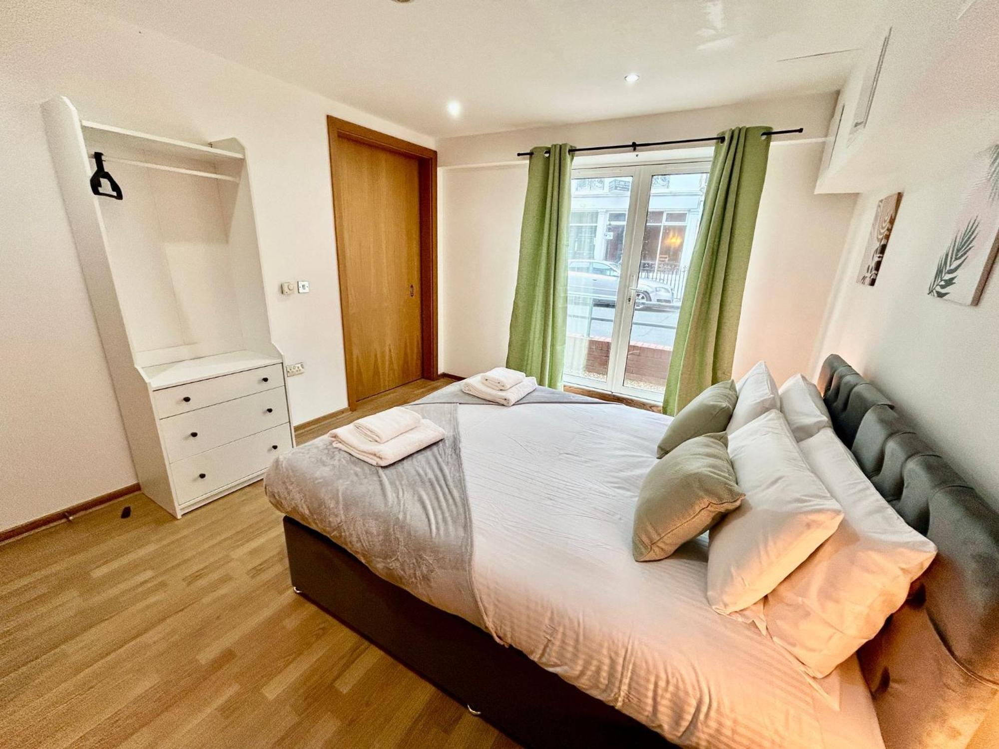 Apartment Centre Apartment, Nr West Quay, Free Parking