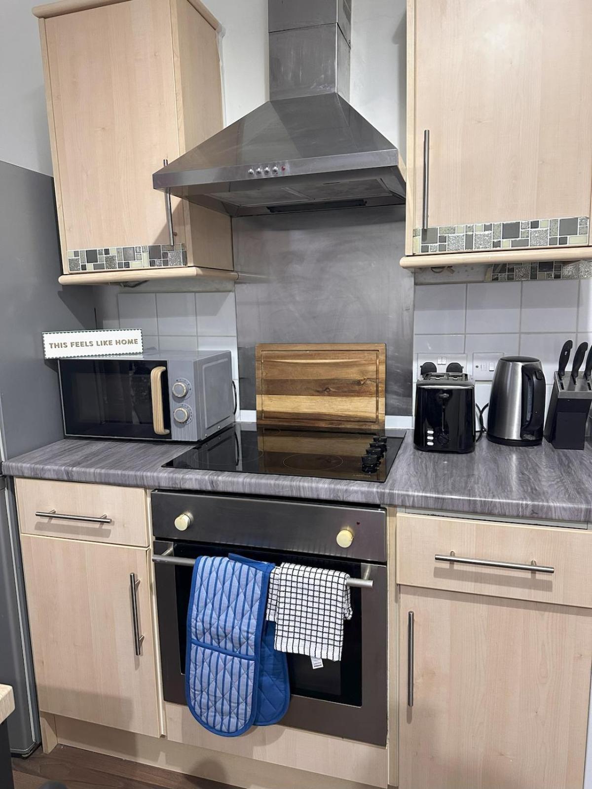 Apartment Homely 2-bed Close To Centre