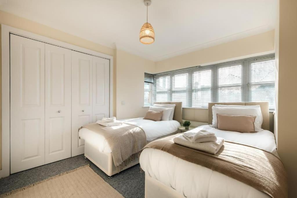 Comfortable Two-bedroom Azurite Apartment Southampton