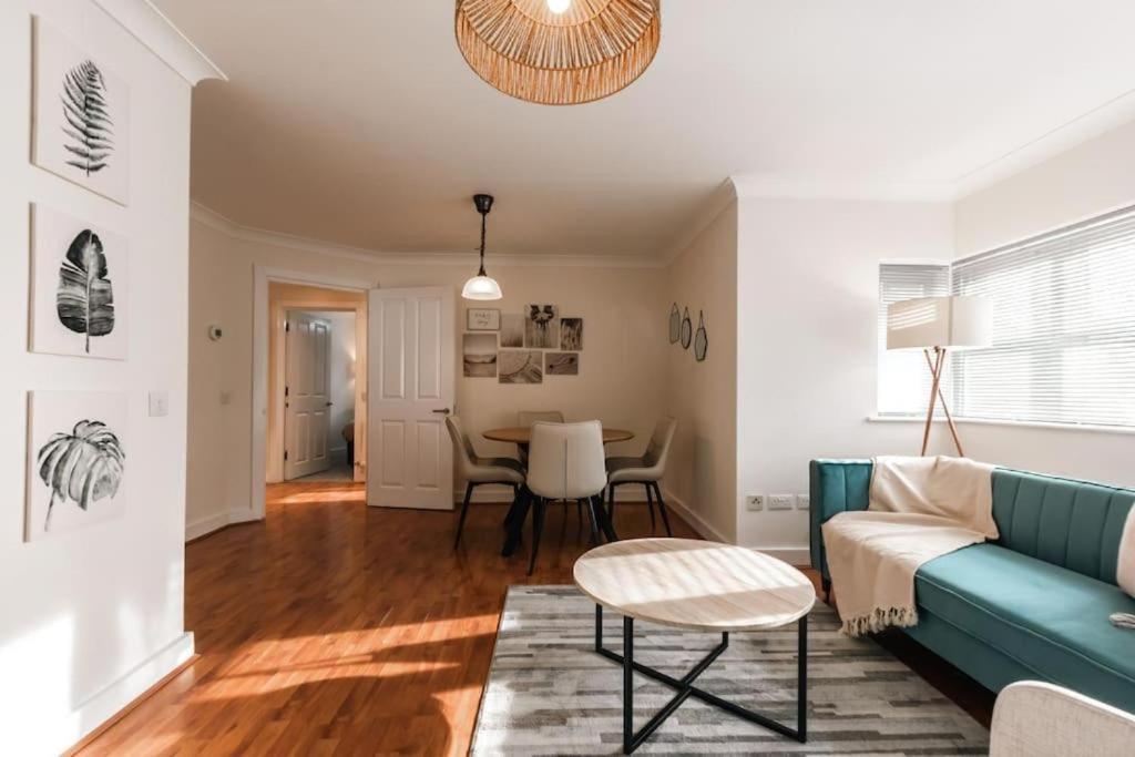 Comfortable Two-bedroom Azurite * Southampton
