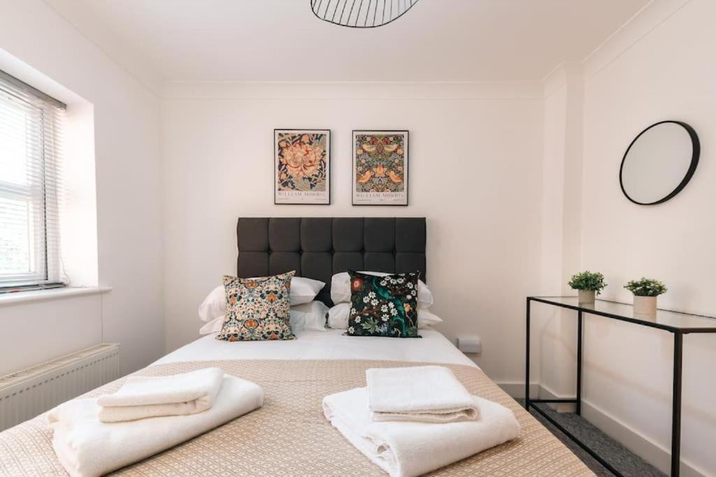 Comfortable Two-bedroom Azurite Apartment *