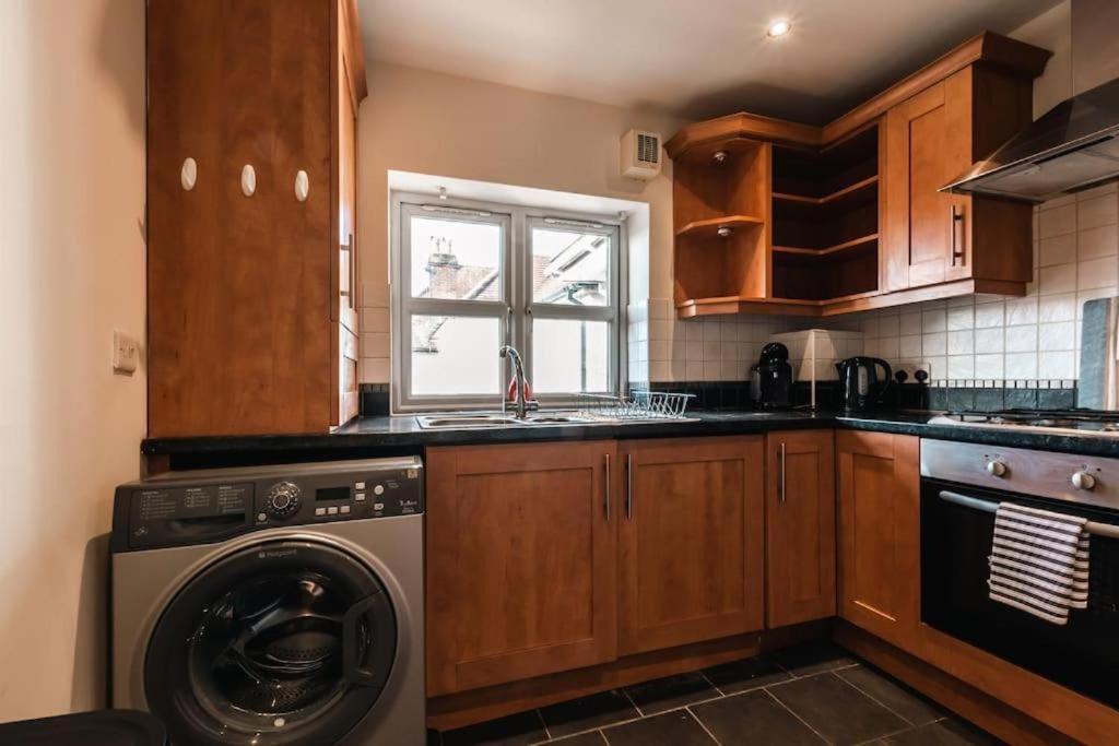 Comfortable Two-bedroom Azurite Apartment Southampton