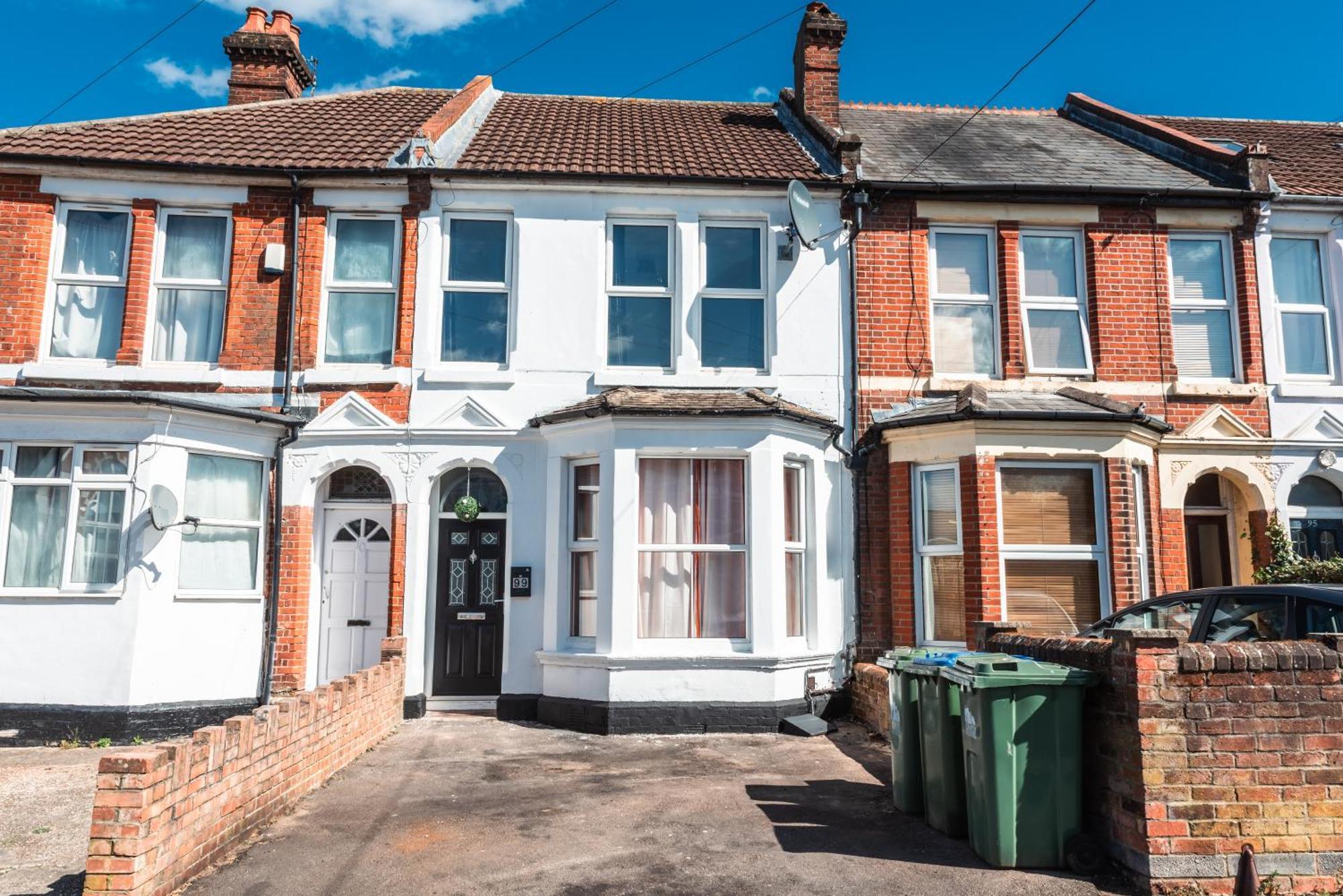 Contractor Free Parking Town Centre Wifi 5 Bedrooms Sleeps 11 Holiday home
