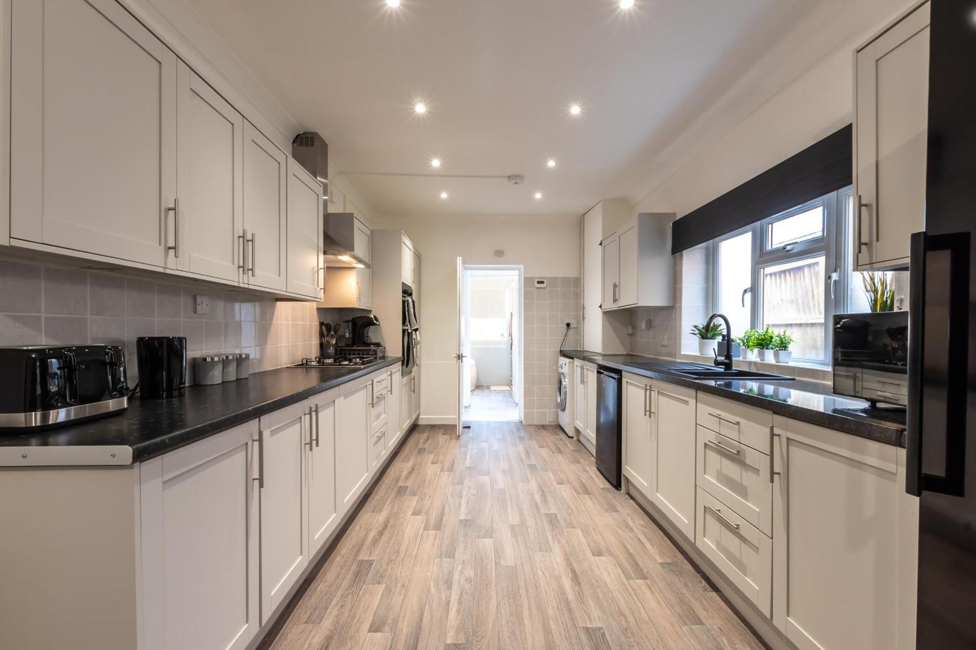 Contractor Free Parking Town Centre Wifi 5 Bedrooms Sleeps 11 Southampton