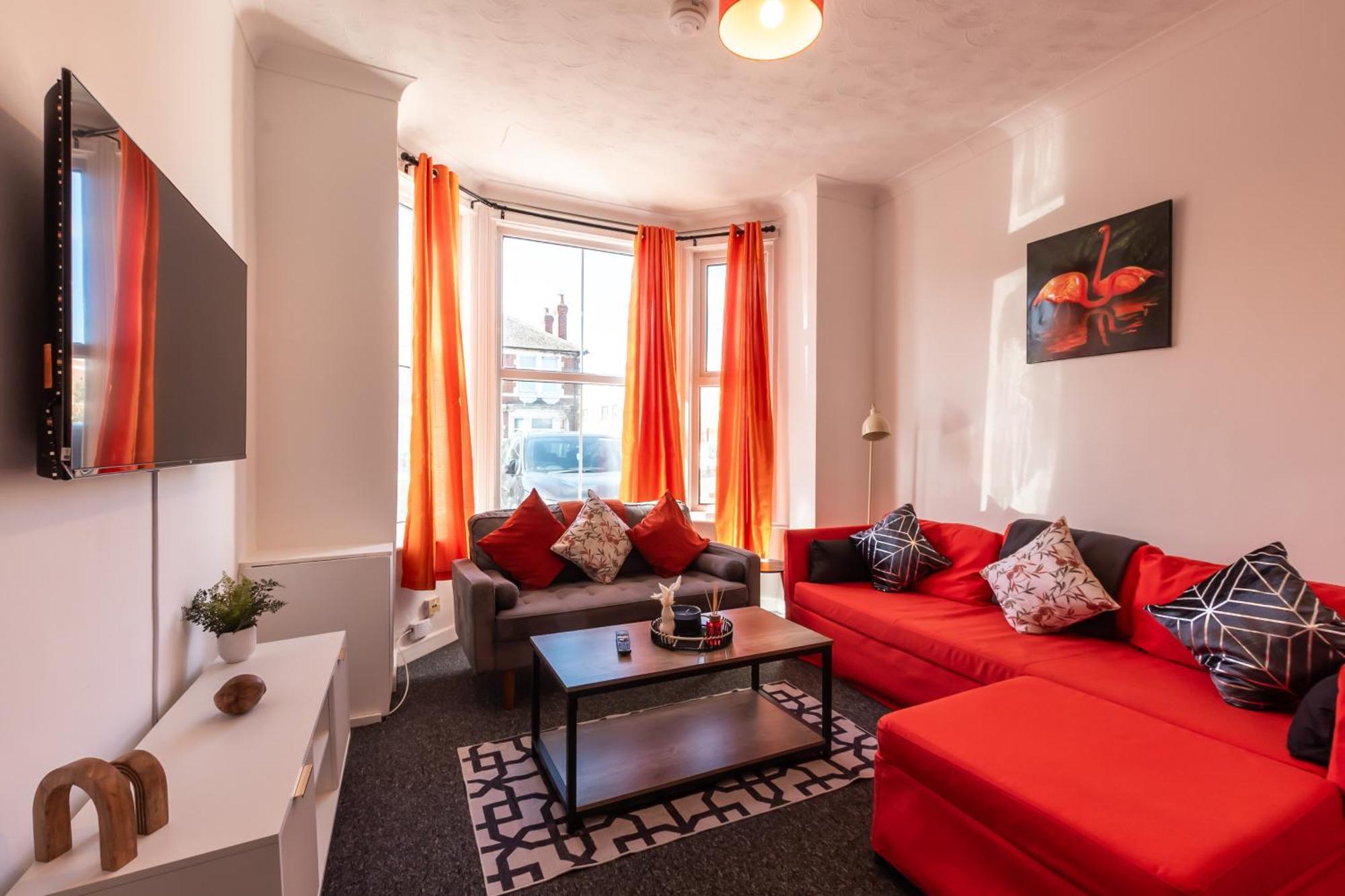 Contractor Free Parking Town Centre Wifi 5 Bedrooms Sleeps 11
