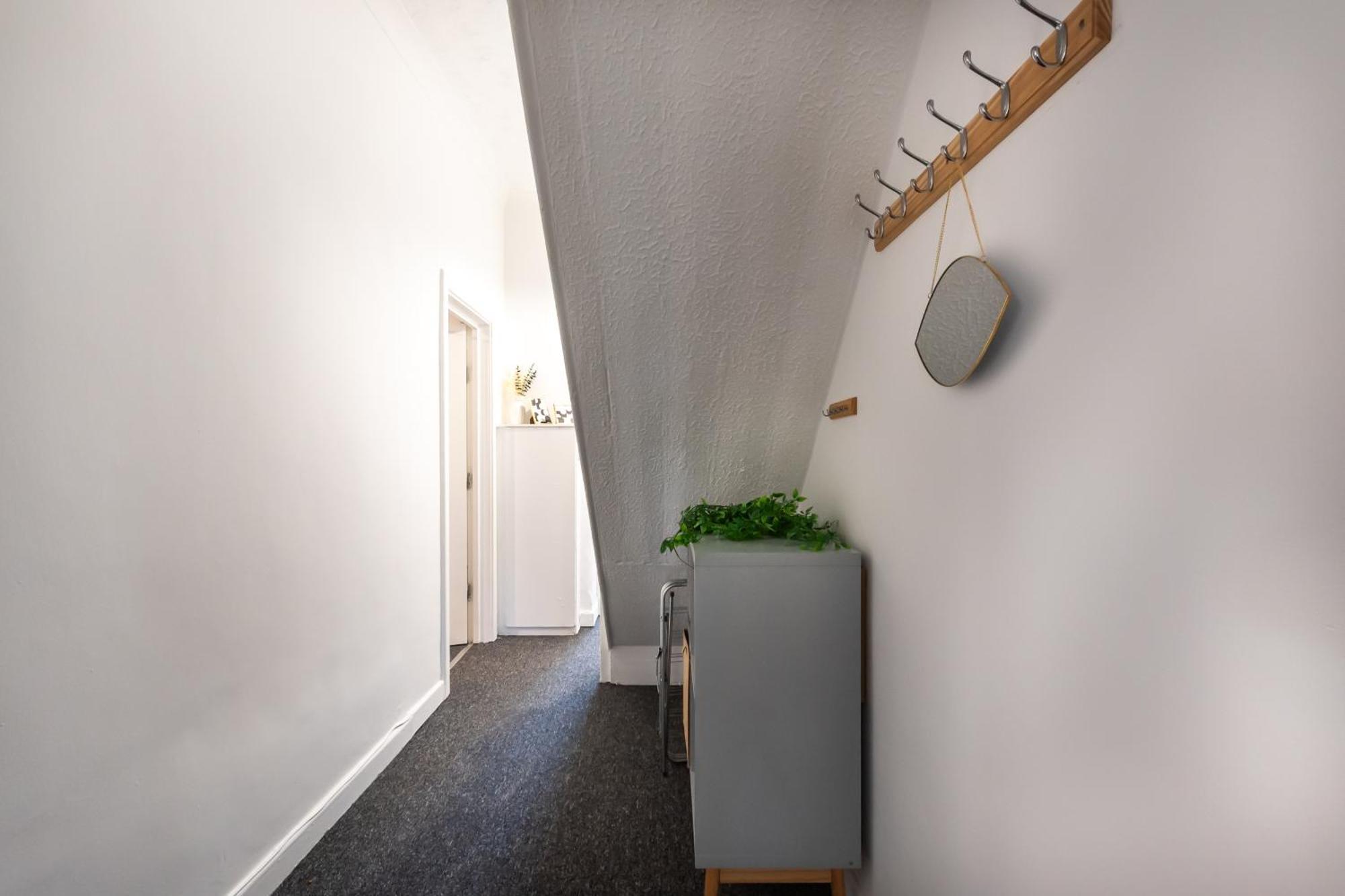 Holiday home Contractor Free Parking Town Centre Wifi 5 Bedrooms Sleeps 11
