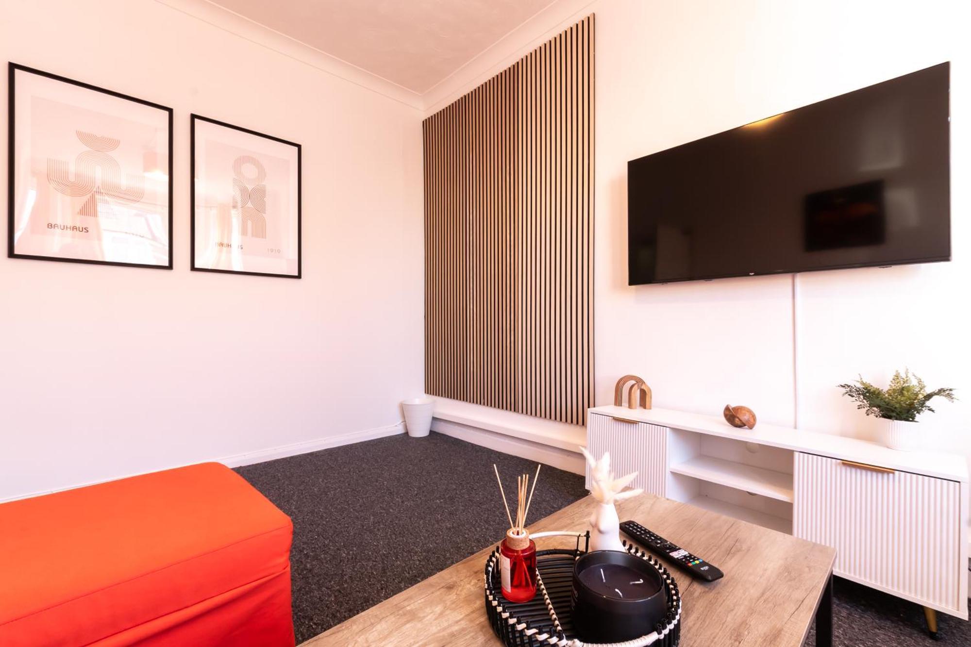 Holiday home Contractor Free Parking Town Centre Wifi 5 Bedrooms Sleeps 11