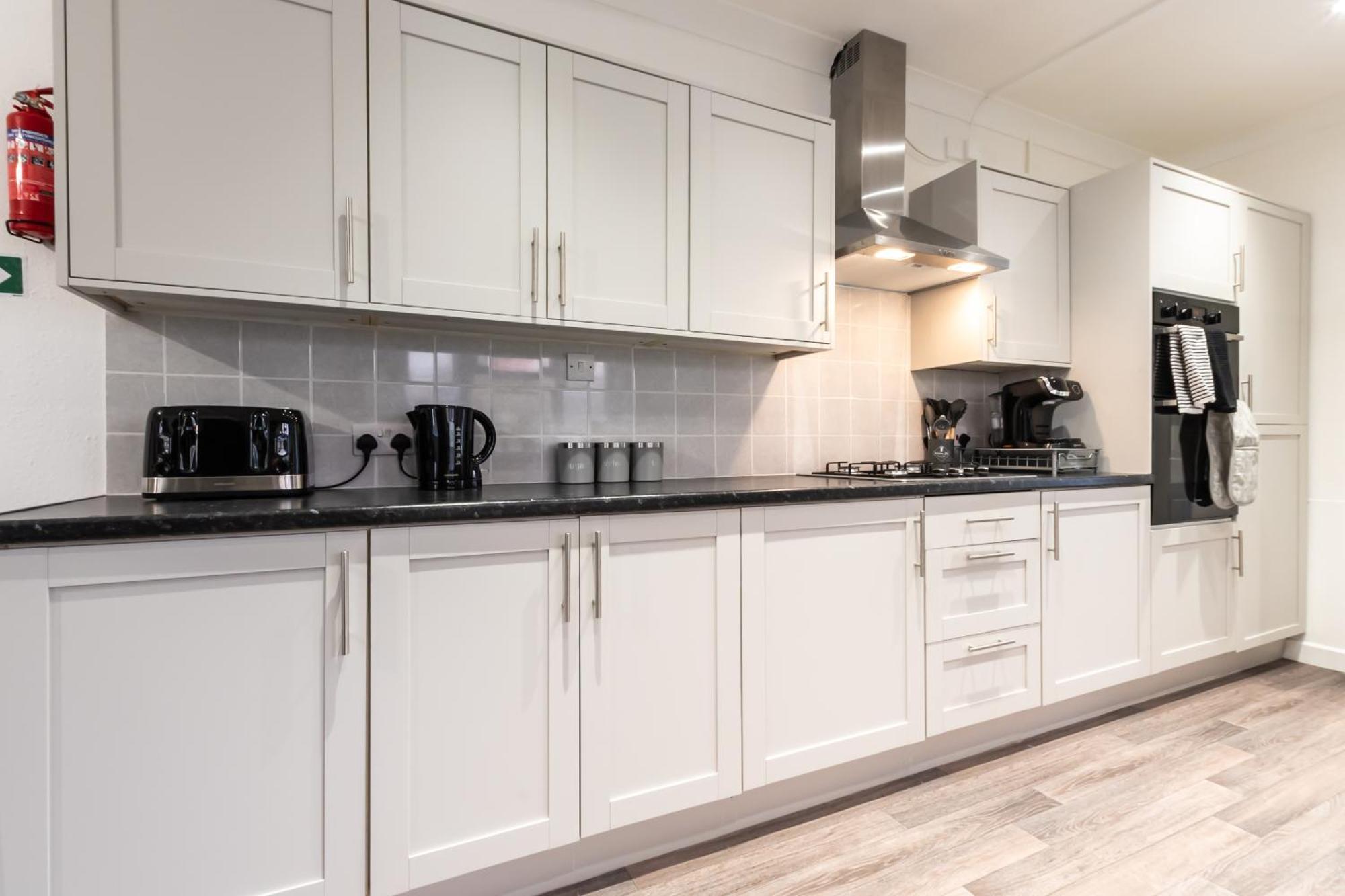 Contractor Free Parking Town Centre Wifi 5 Bedrooms Sleeps 11 * Southampton