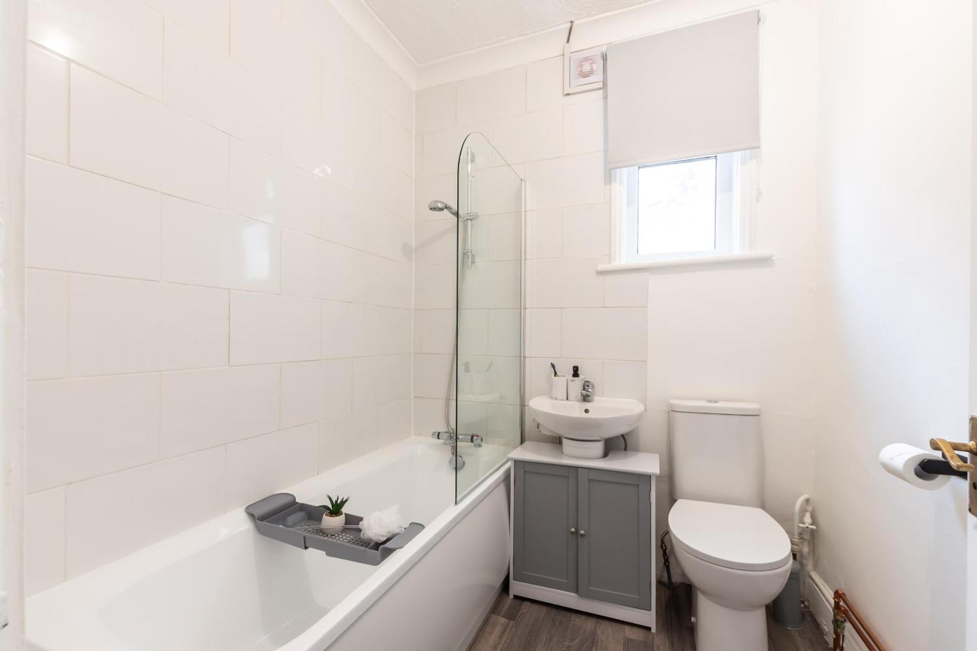 Contractor Free Parking Town Centre Wifi 5 Bedrooms Sleeps 11 Southampton