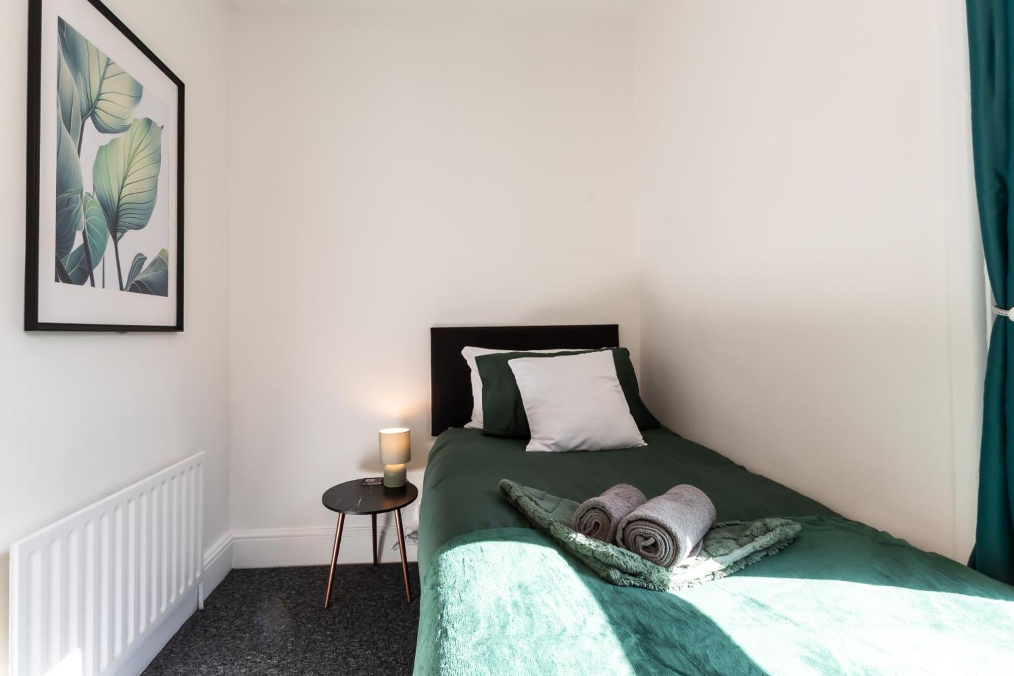 Contractor Free Parking Town Centre Wifi 5 Bedrooms Sleeps 11 Southampton