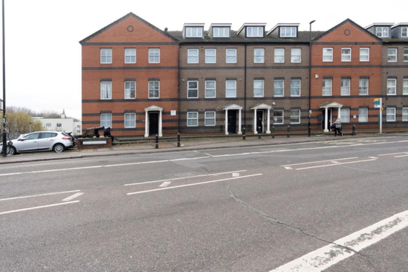 Cozy 2 Bed In Centre-free Parking Apartment