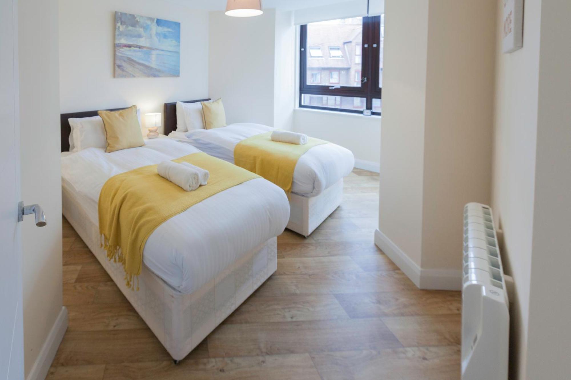 Stayzo Castle Point 6 - Premier