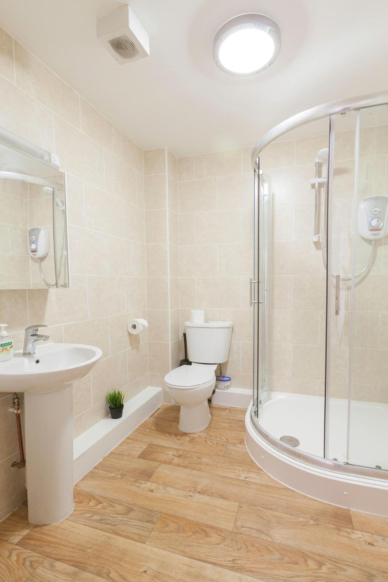Stayzo Castle Point 6 - Premier Apartment *