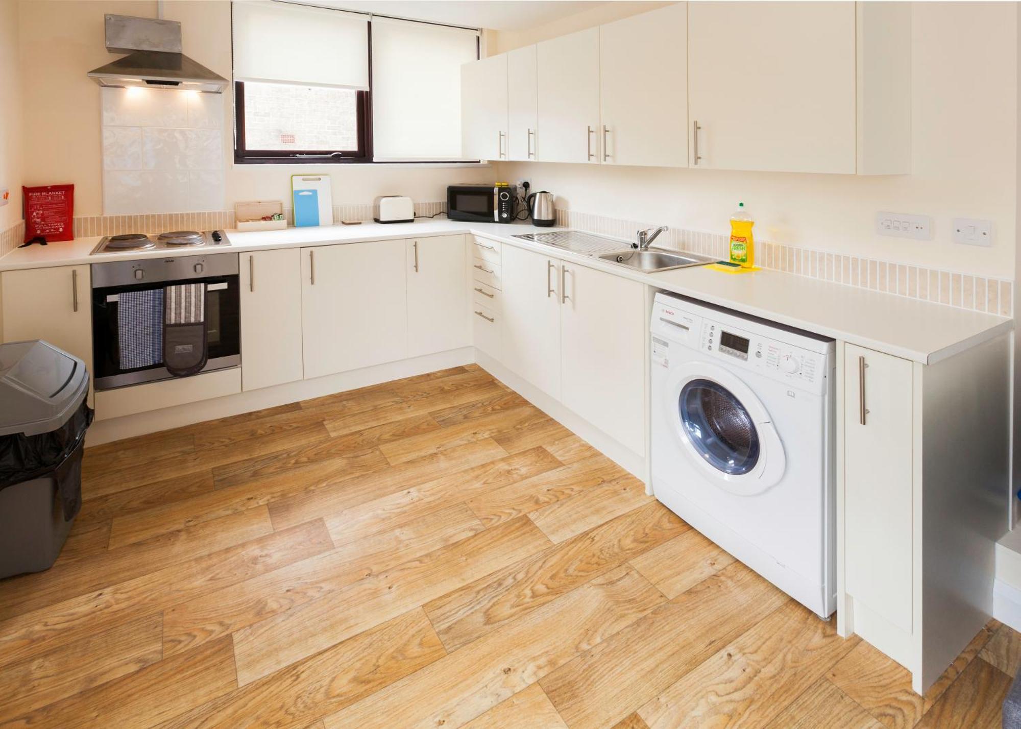 Stayzo Castle Point 6 - Premier Apartment Southampton
