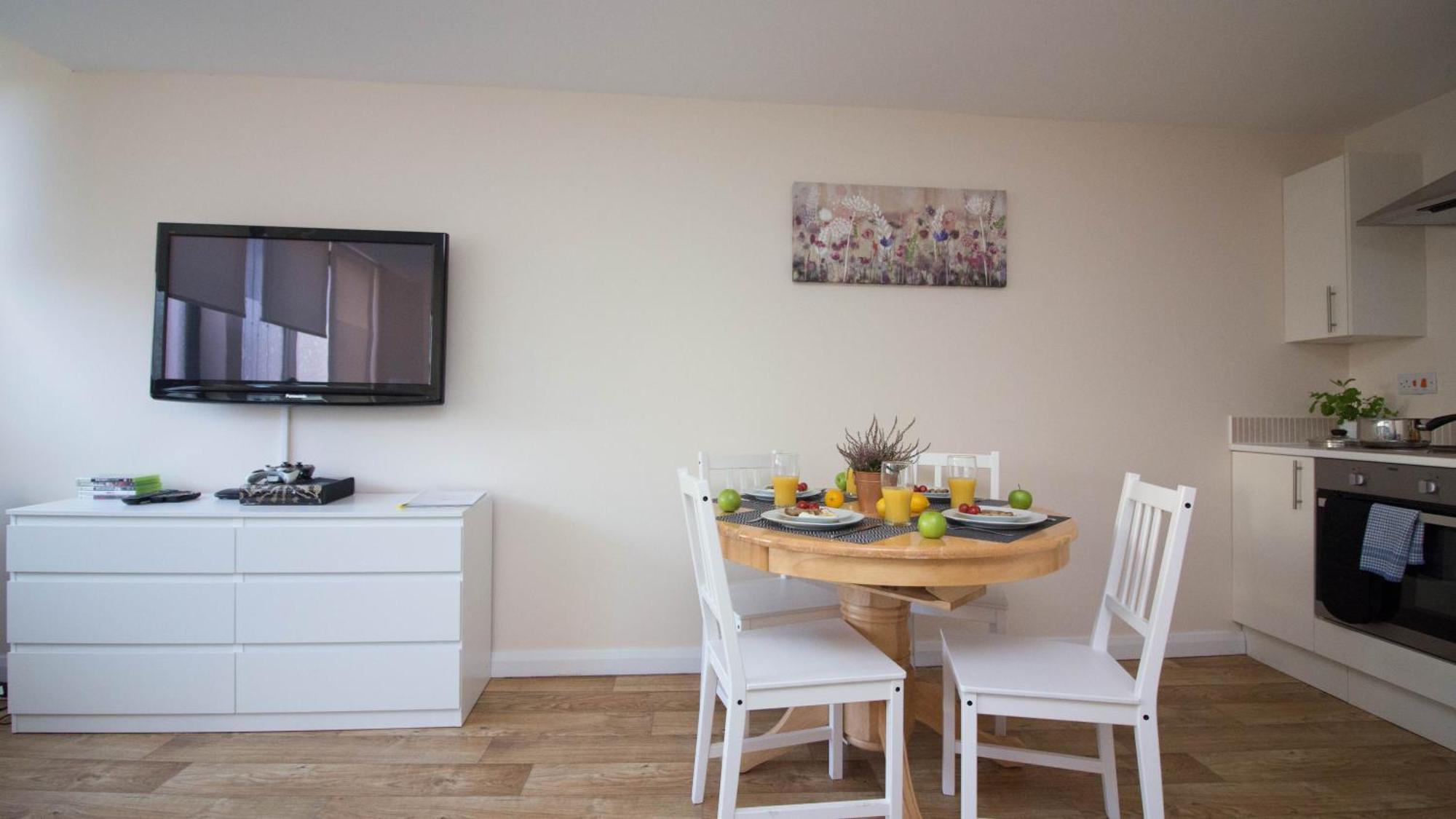 Stayzo Castle Point 6 - Premier *