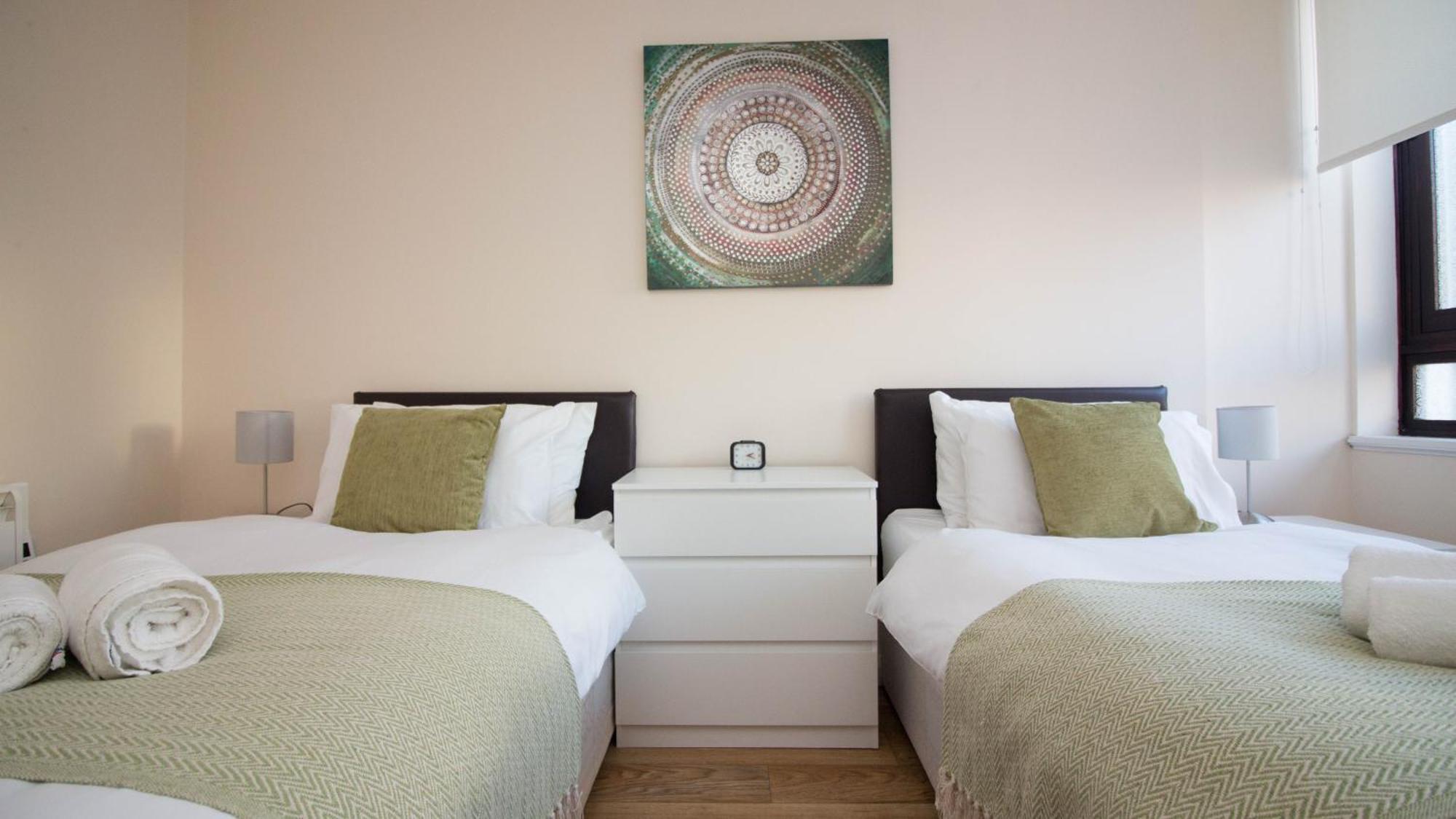 Stayzo Castle Point 6 - Premier * Southampton