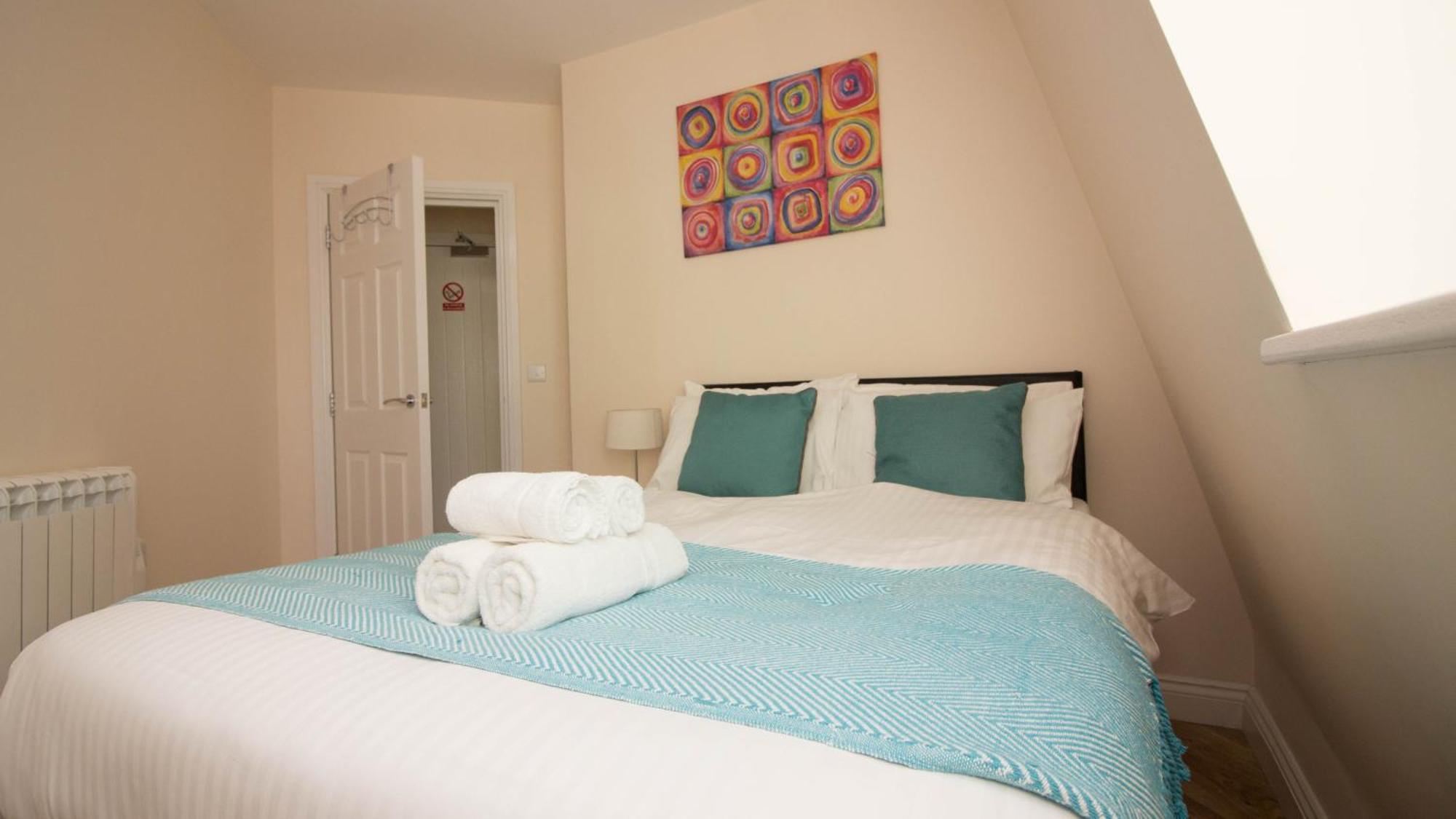 Stayzo Serviced 16 Premier Apartment