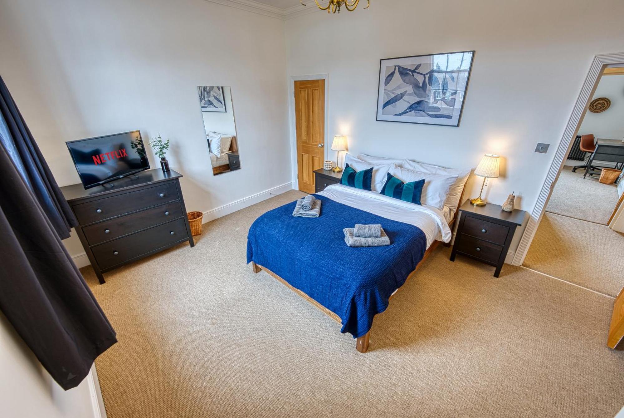 2-bedroom Stunning, Modern & Spacious Apartment, Near Ocean Village, Southampton, Summer Offer Available - By Blue Puffin *