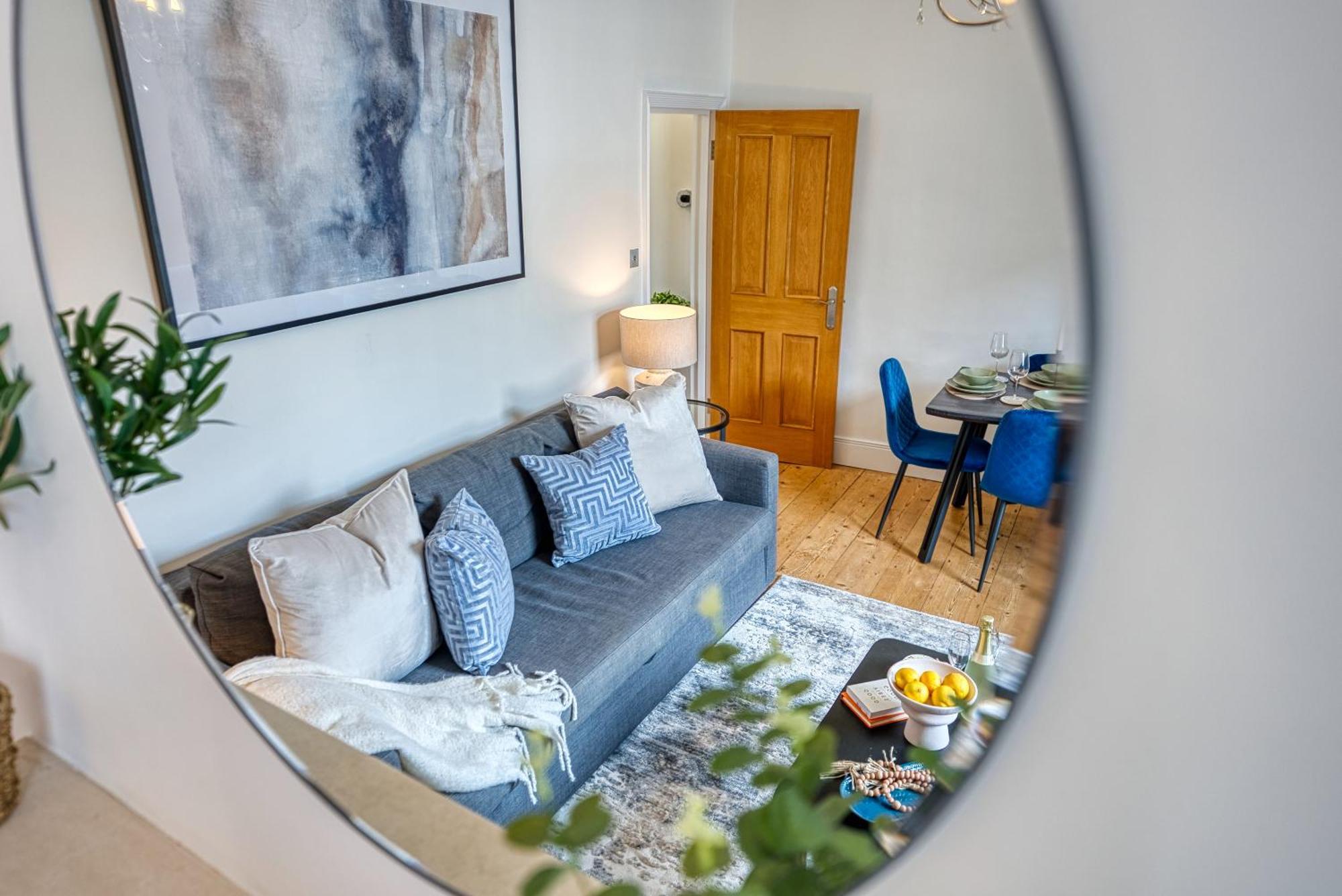 2-bedroom Stunning, Modern & Spacious Apartment, Near Ocean Village, Southampton, Summer Offer Available - By Blue Puffin Southampton