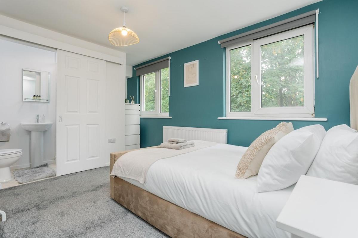 Stylish 4 Bed, 4 En-suite In Centre, Parking * Southampton