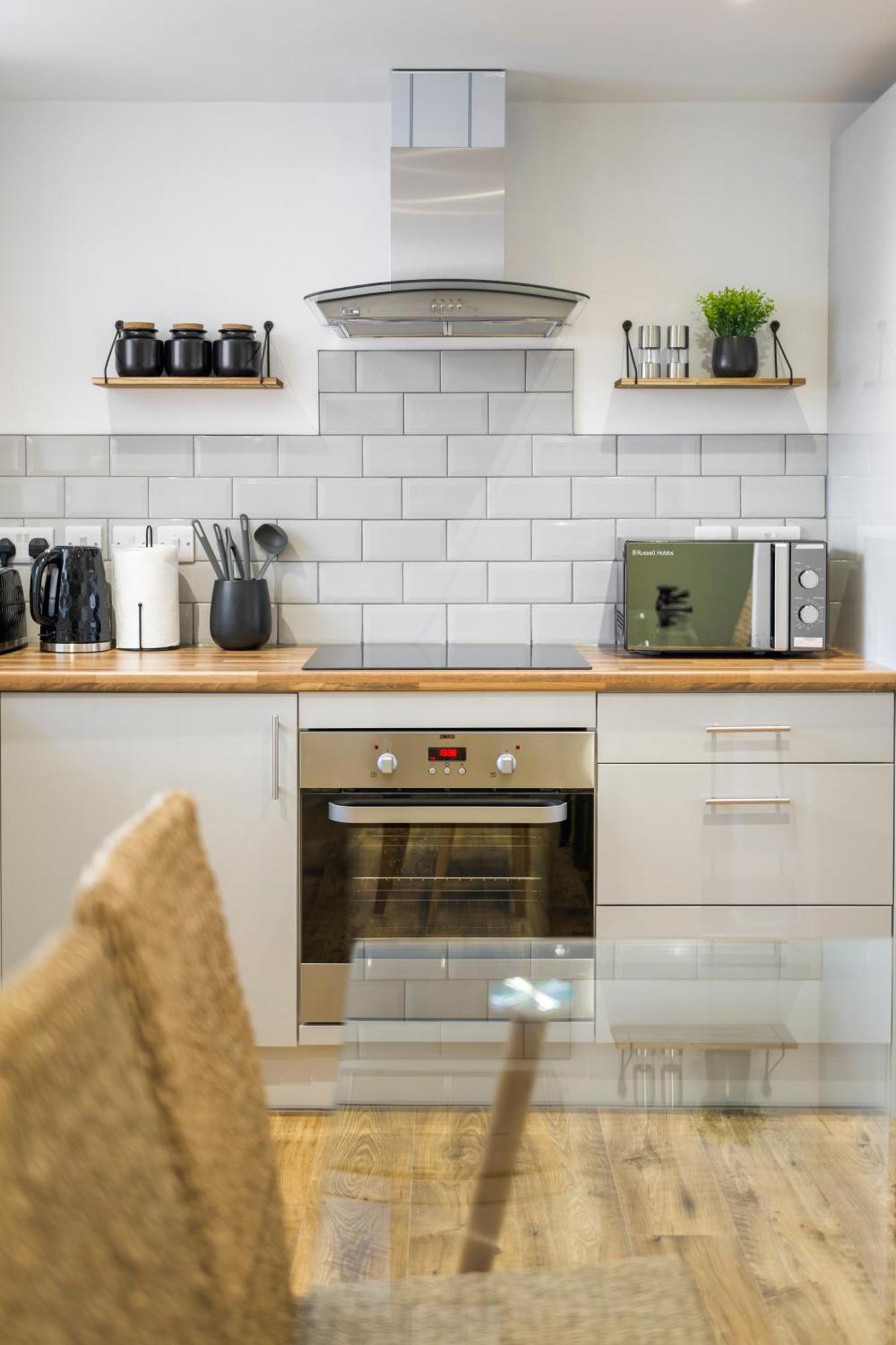 Modern 4 Bed & 4 En-suite Centre With Parking Holiday home Southampton