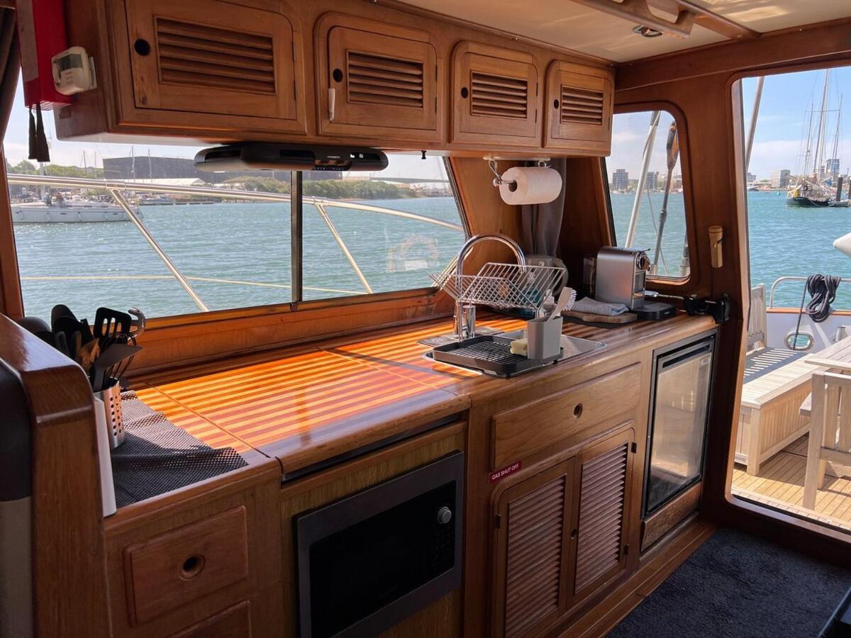 Botel Classic Yacht In The Heart Of *