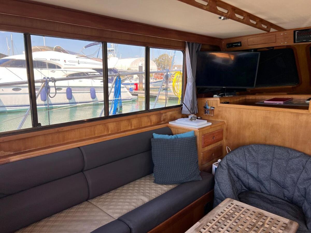 Botel Classic Yacht In The Heart Of