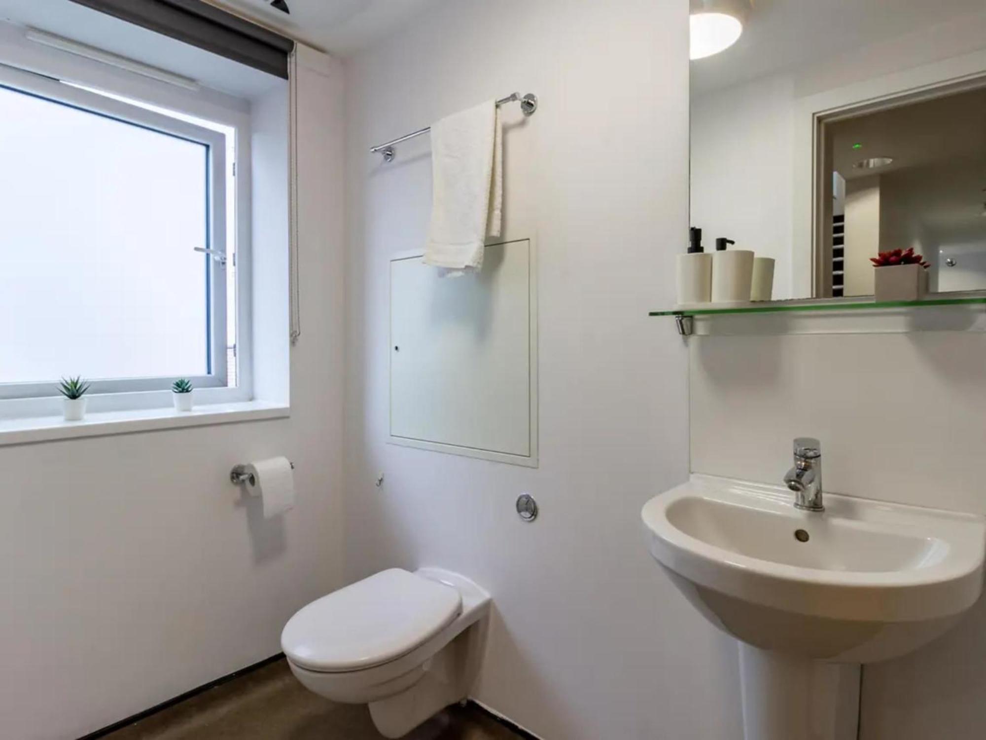 Student Only - Crescent Place In *