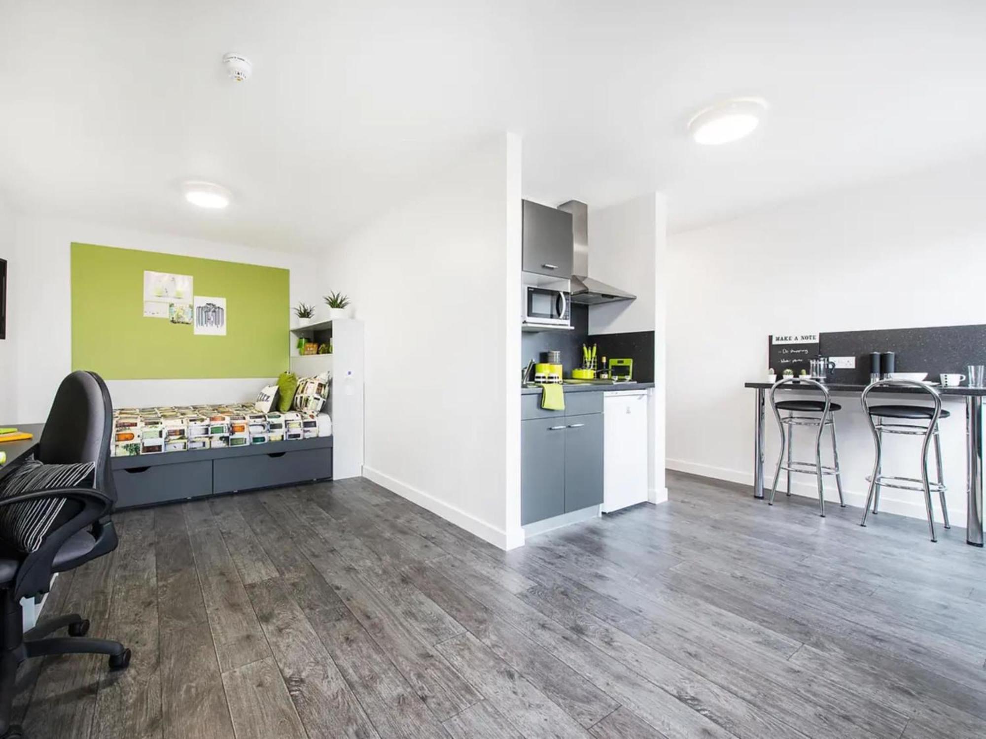 Student Only - Crescent Place In * Southampton