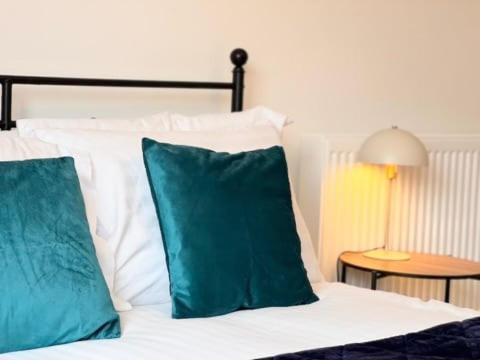 3 Large Double Bedroom House - Newly Refurbished!